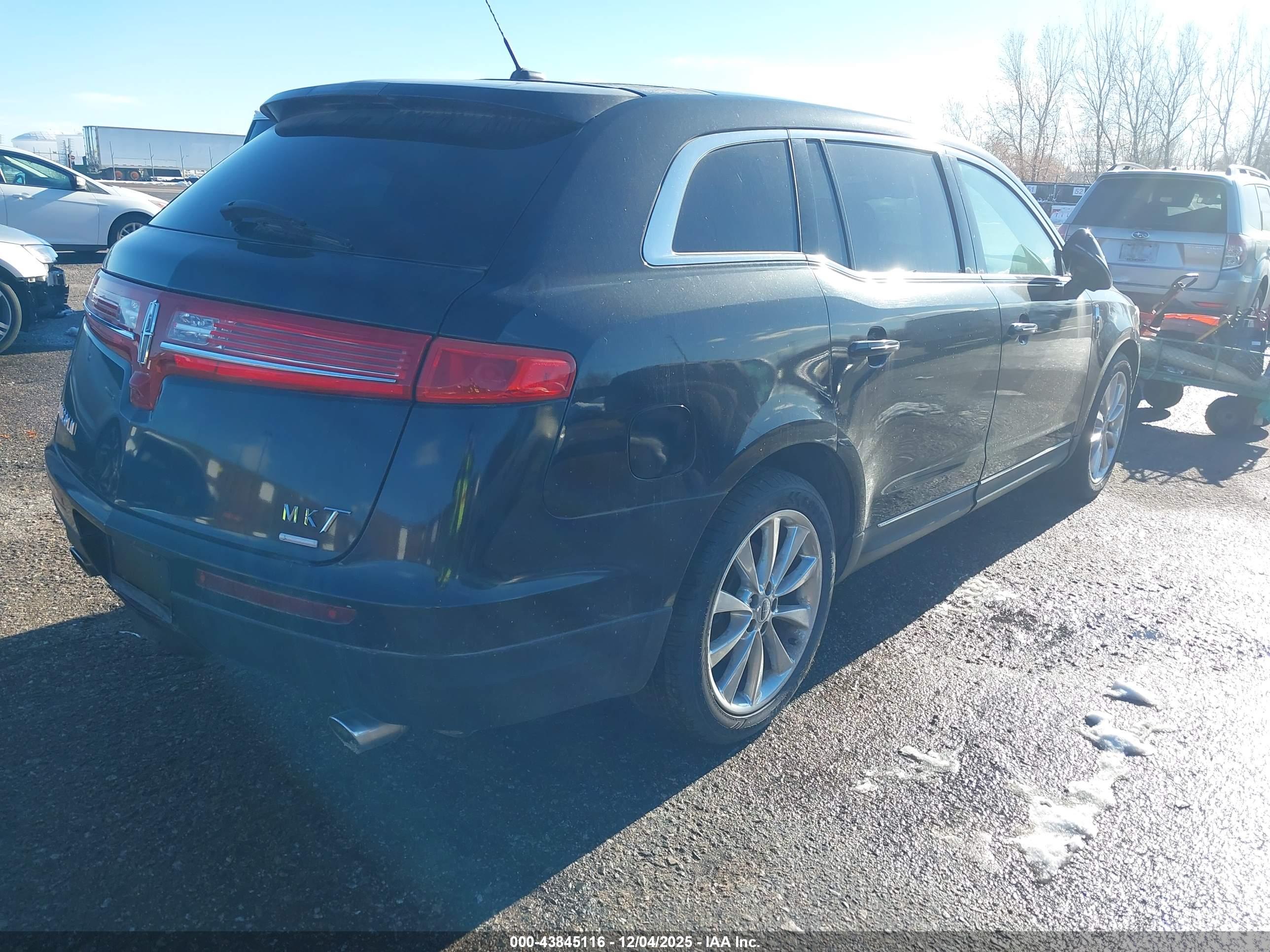 LINCOLN MKT image 4