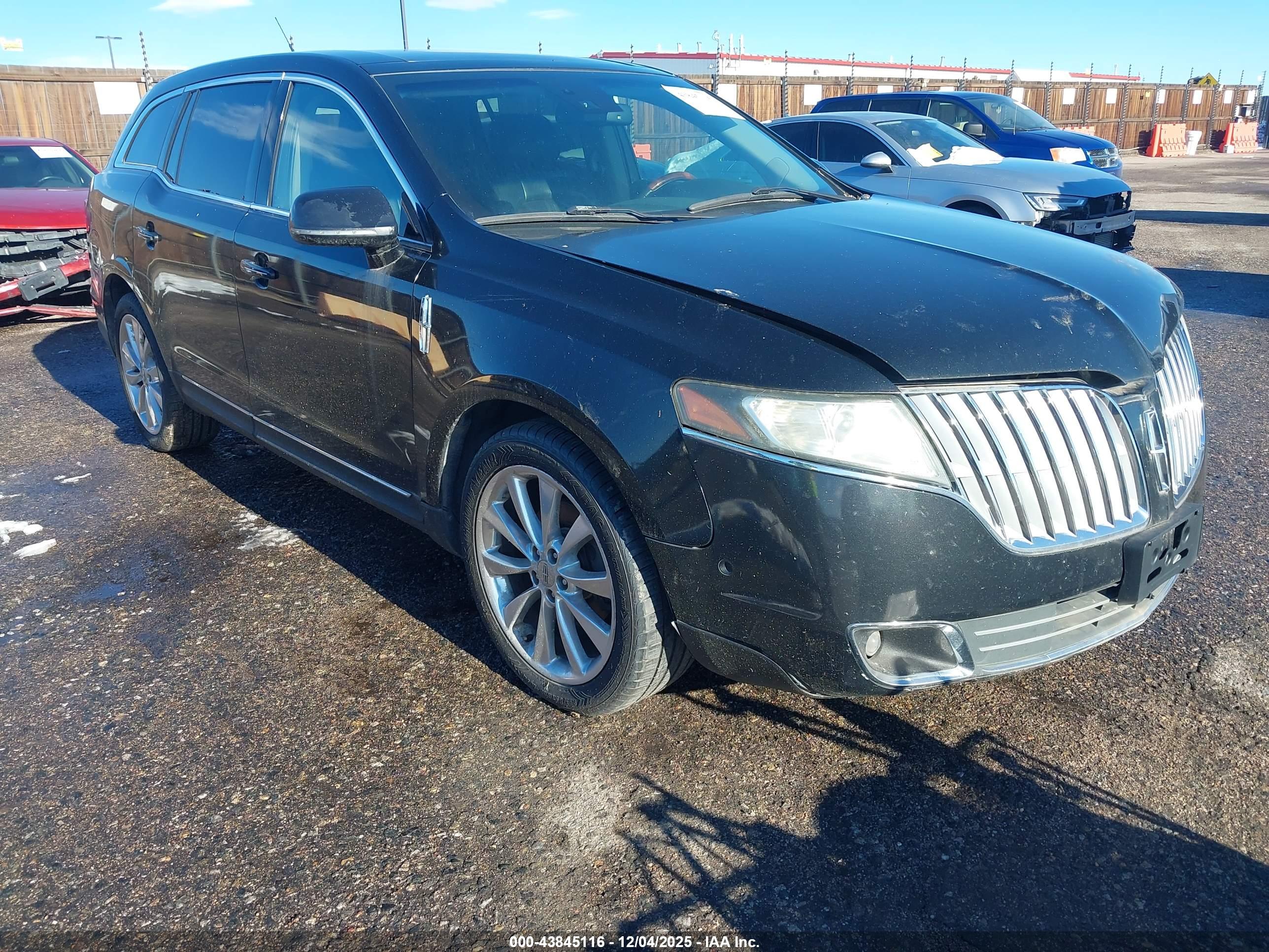 LINCOLN MKT image 6