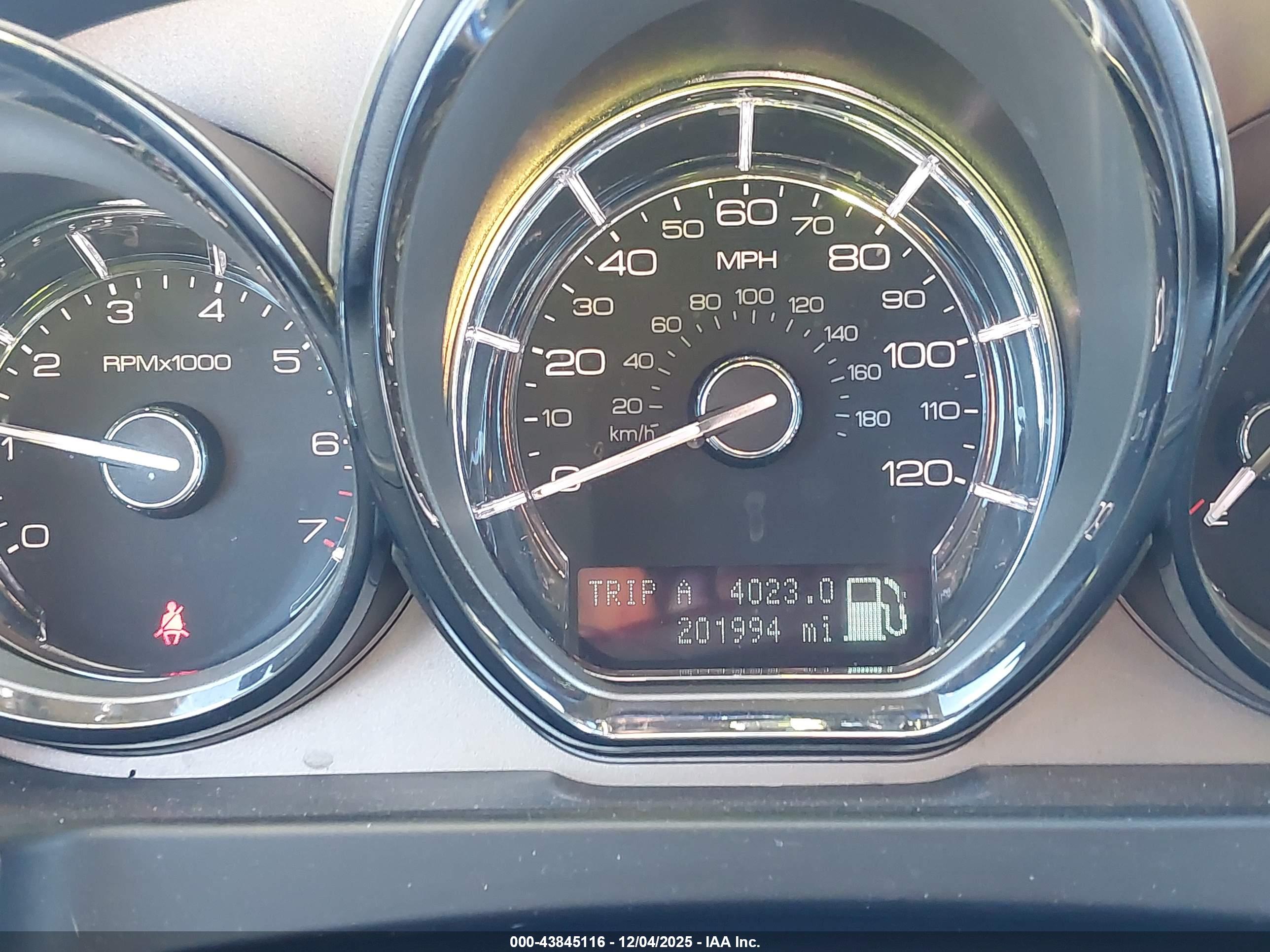 LINCOLN MKT image 7