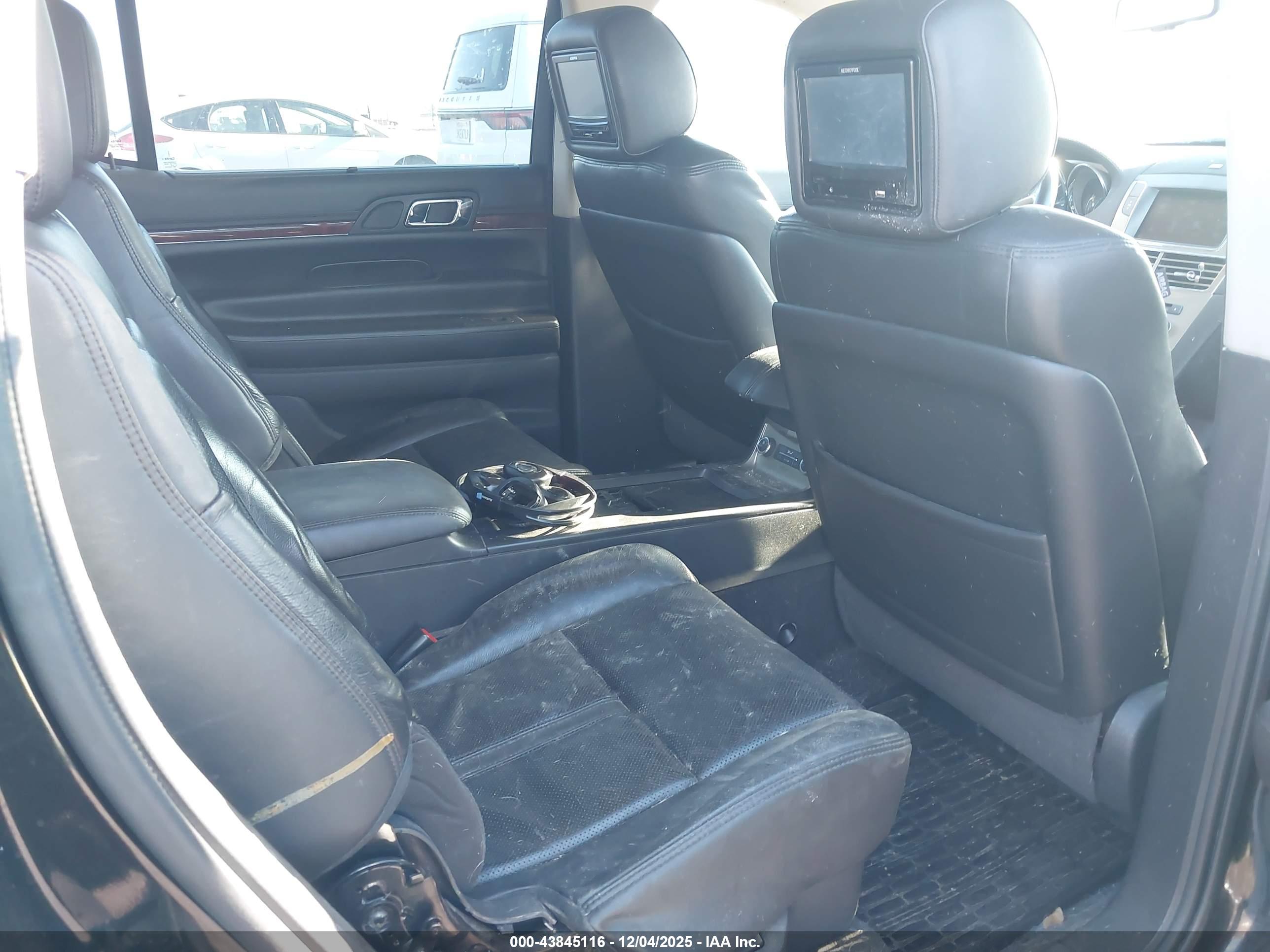 LINCOLN MKT image 8