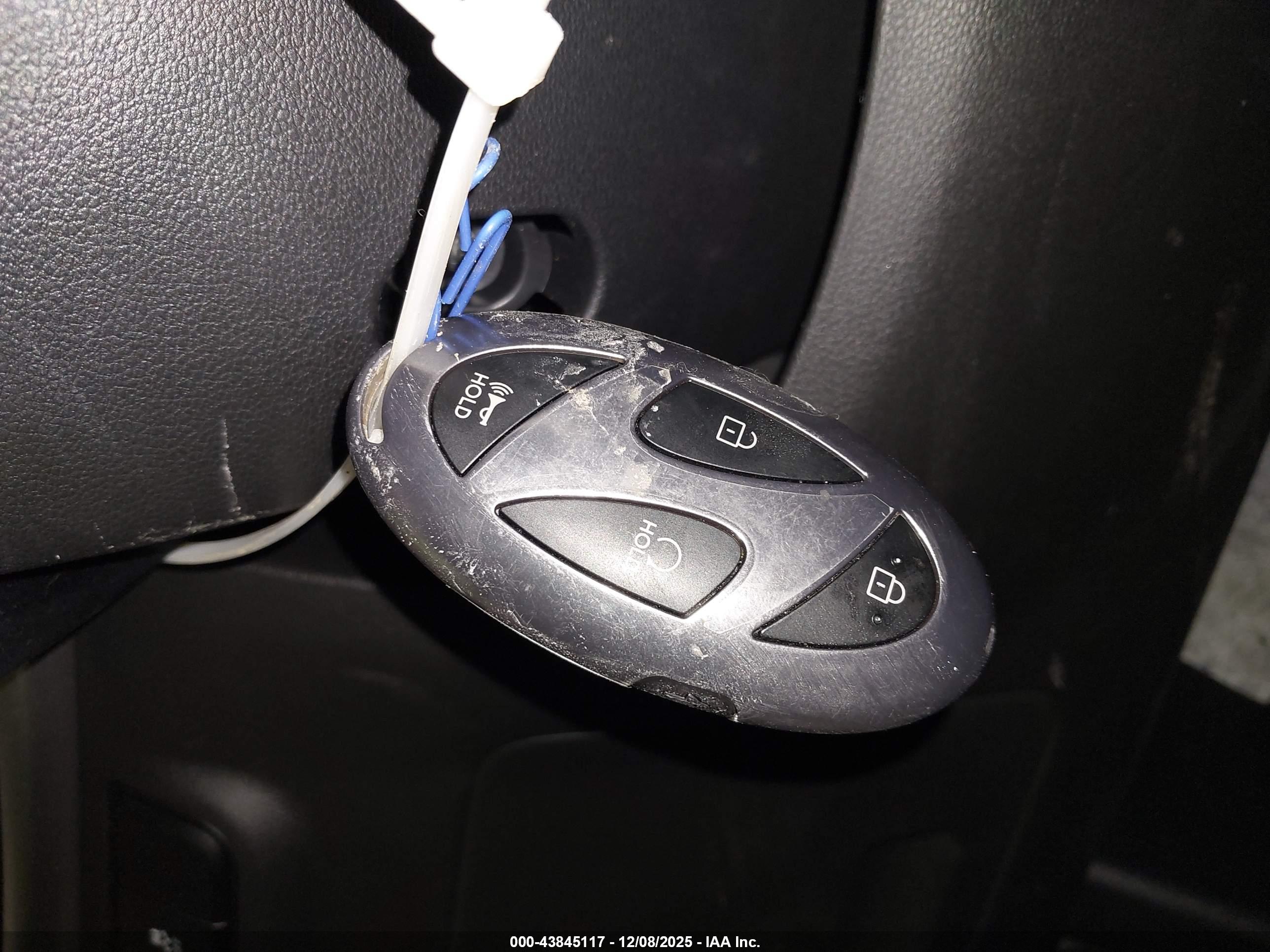 HYUNDAI SANTA image 11