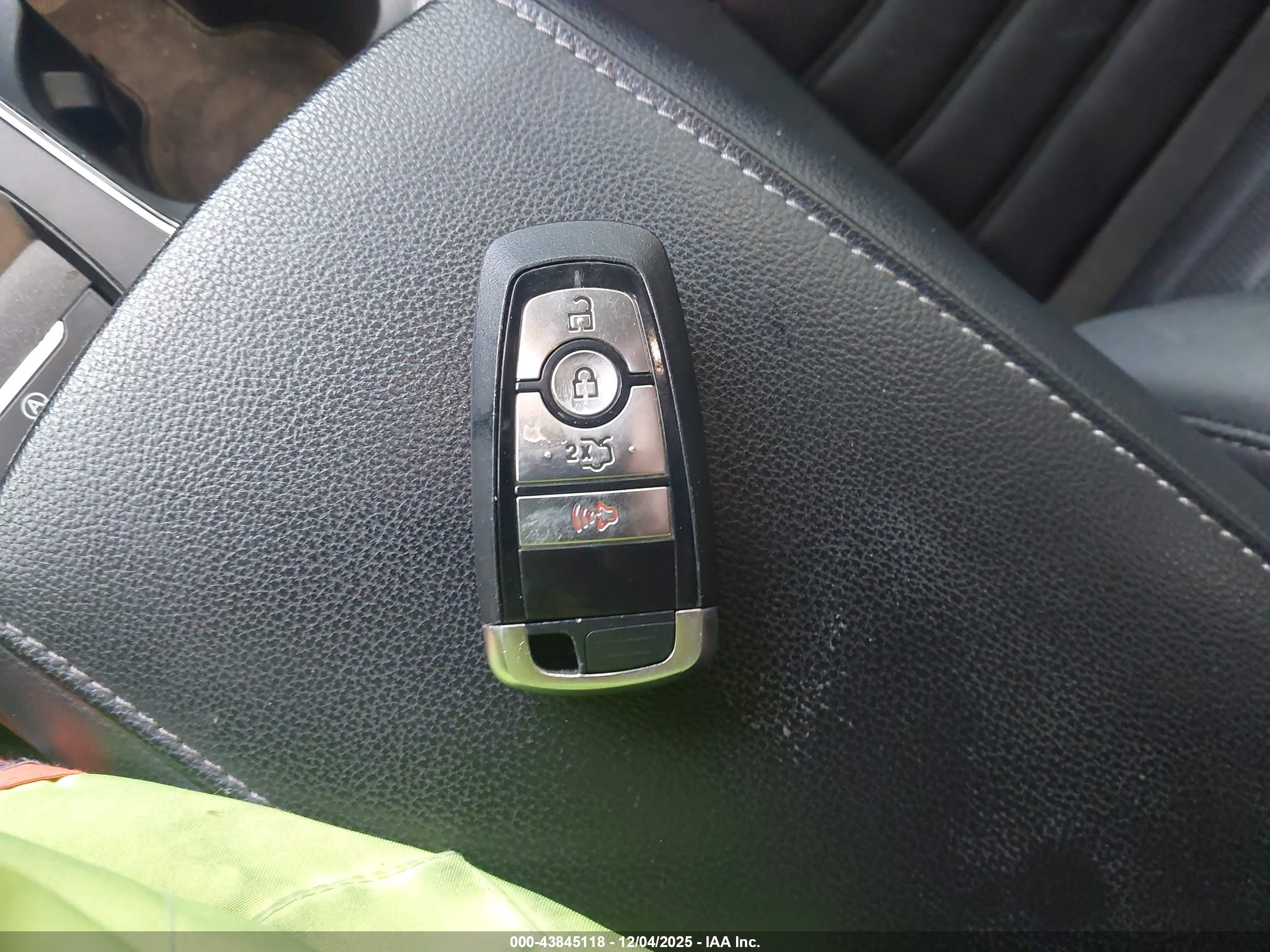 FORD FUSION image 11
