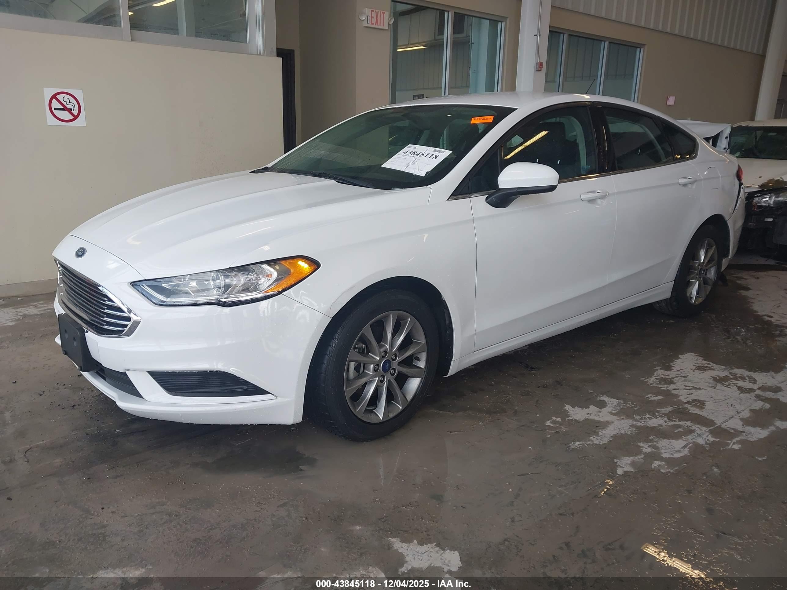 FORD FUSION image 2