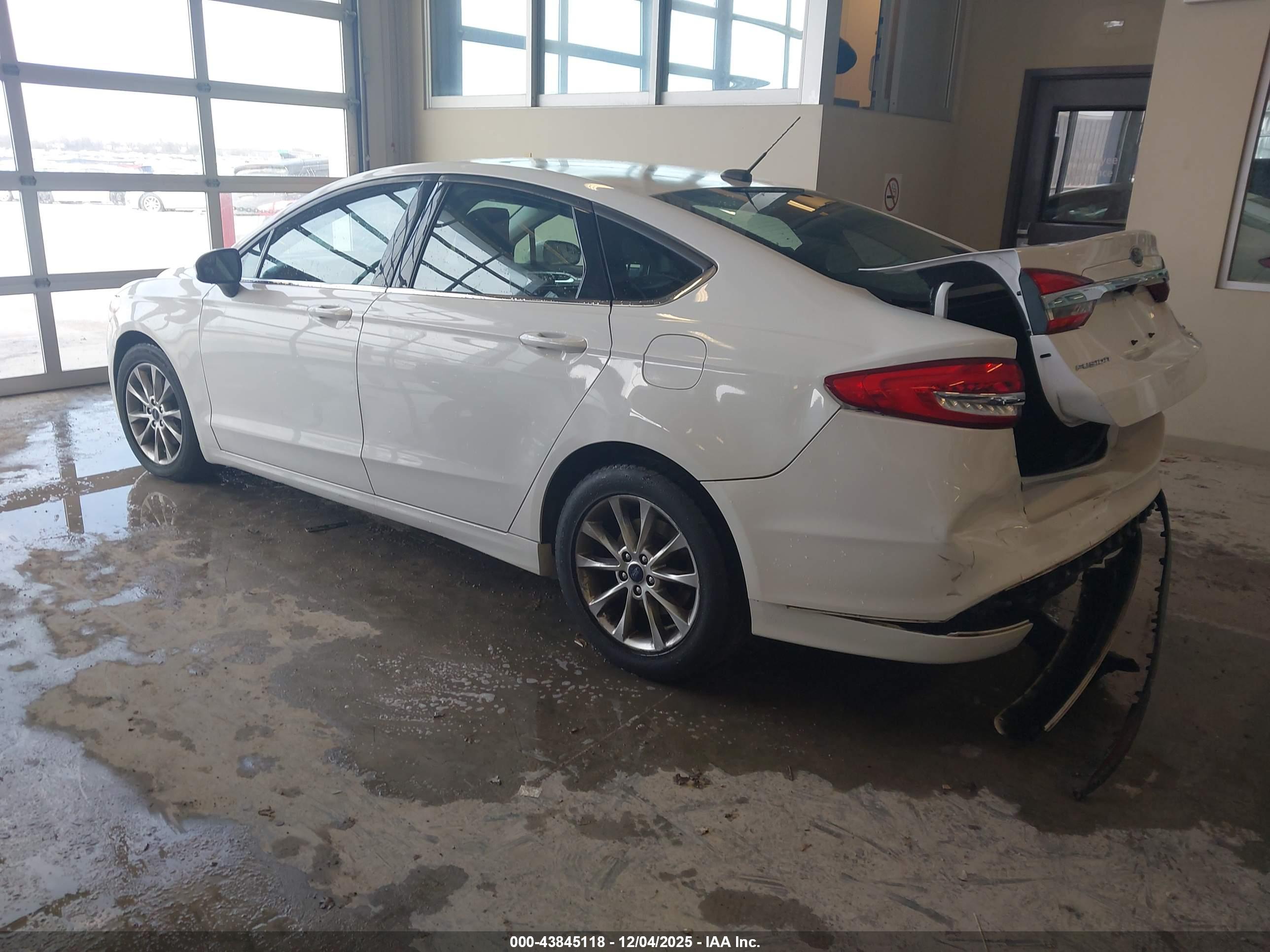 FORD FUSION image 3