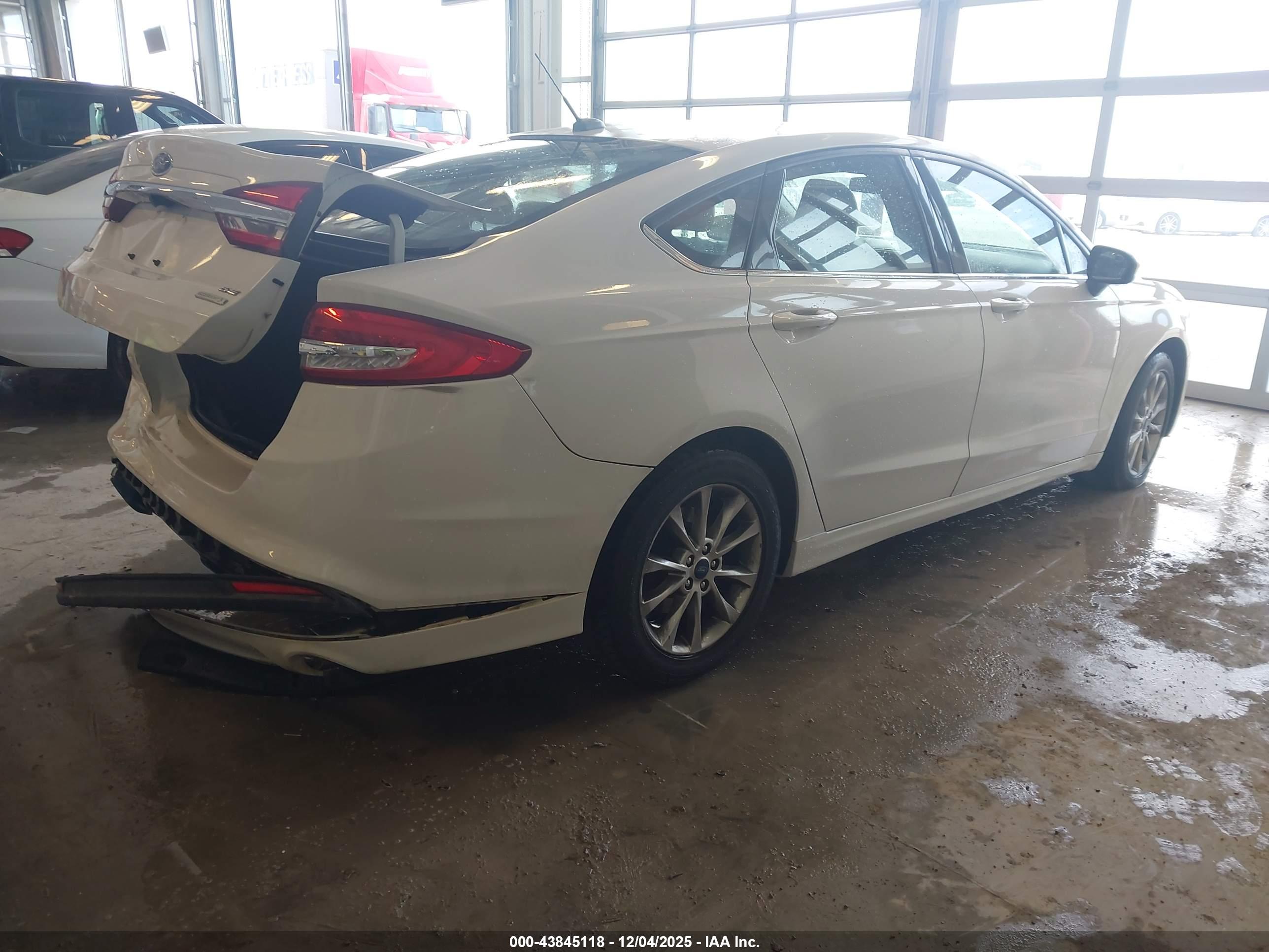 FORD FUSION image 4
