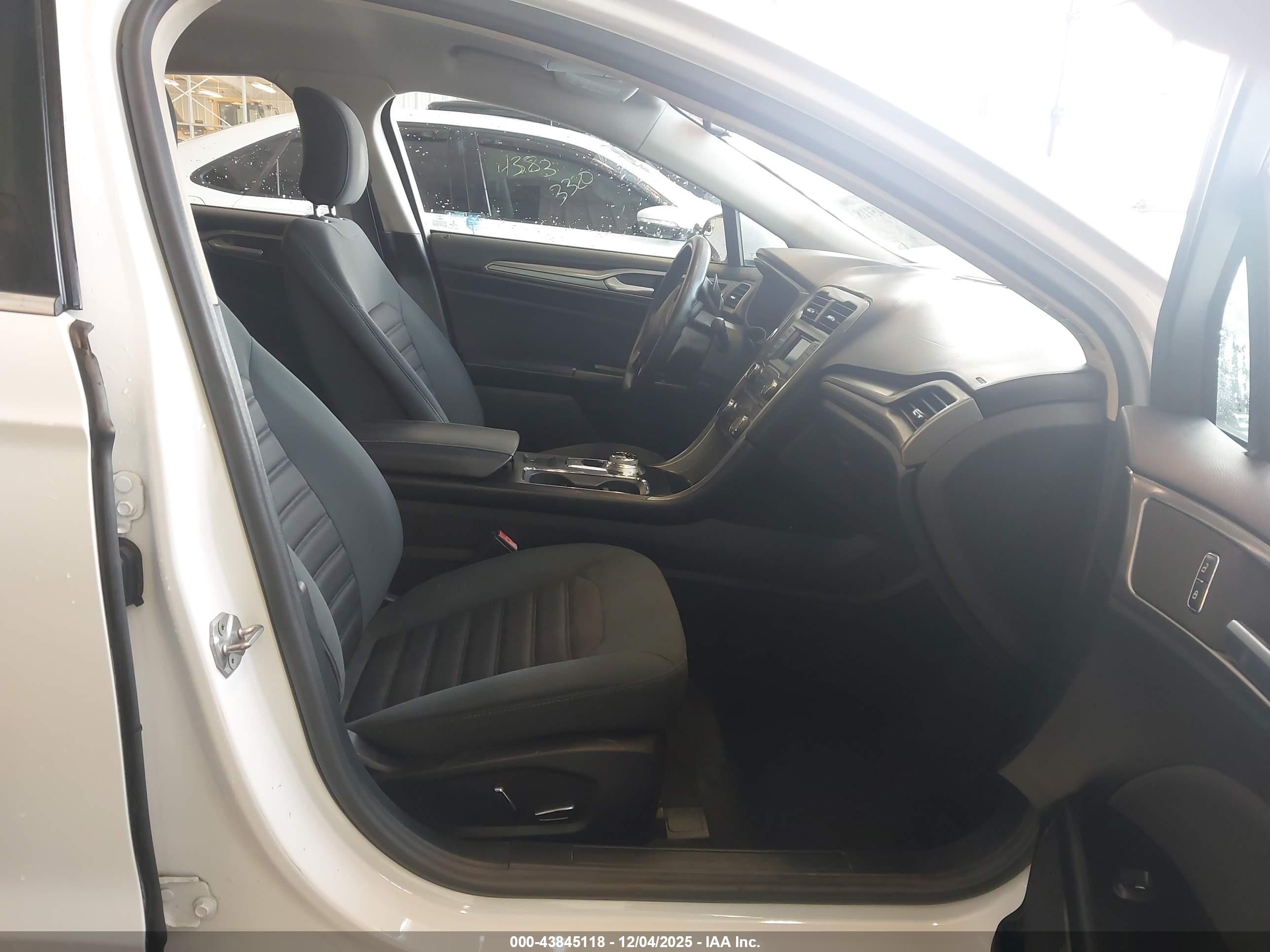 FORD FUSION image 5