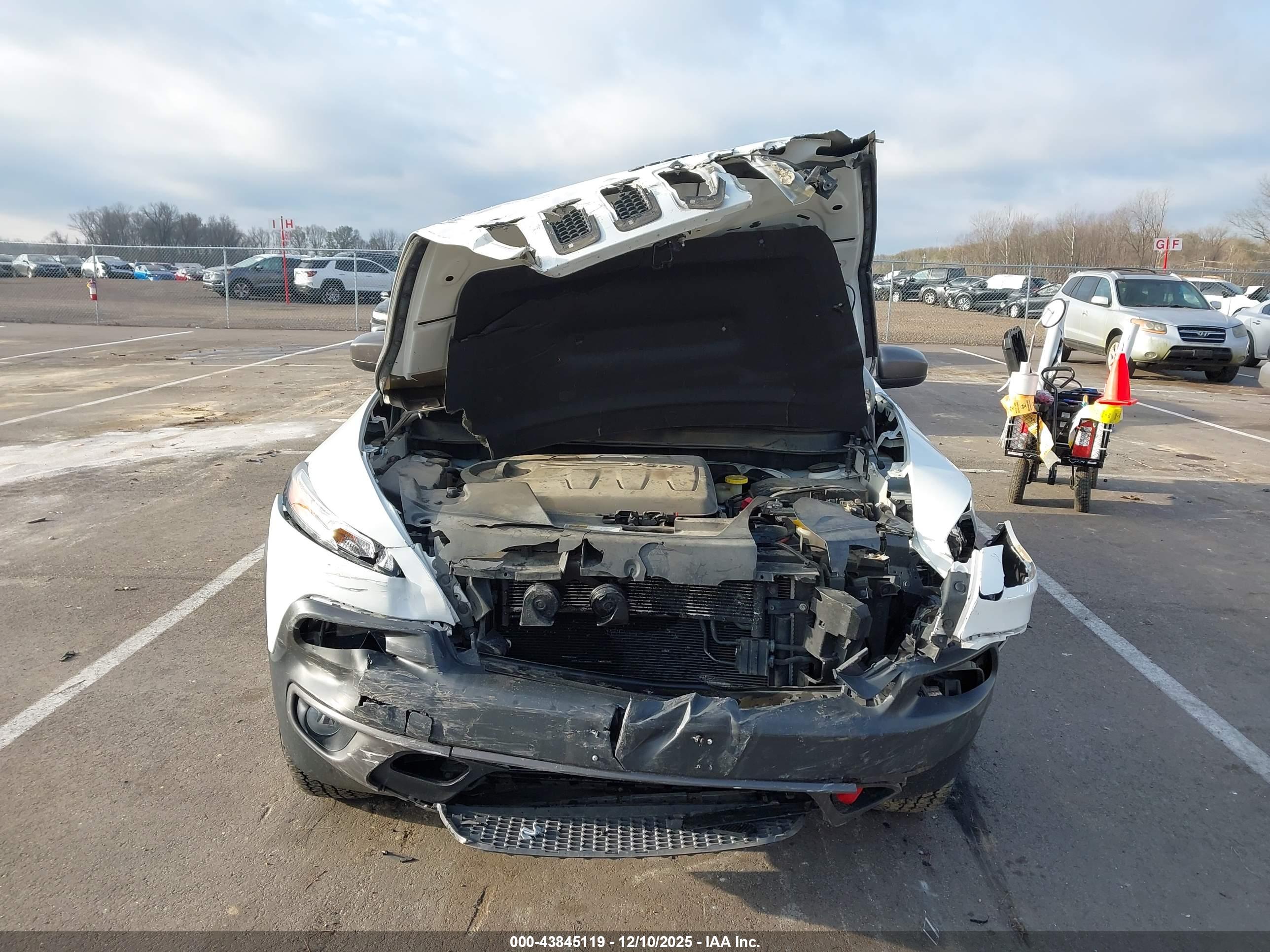 JEEP CHEROKEE image 6