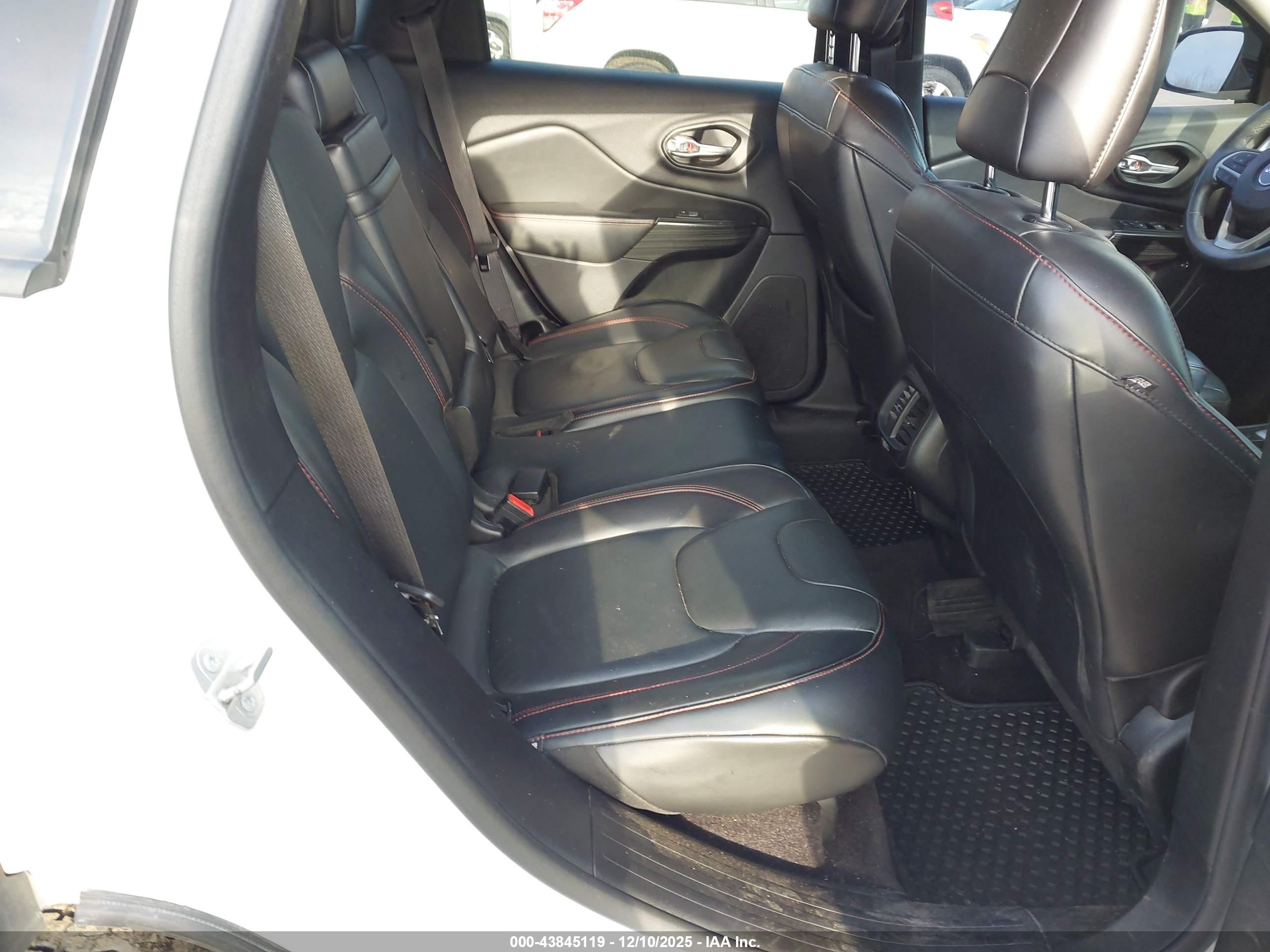 JEEP CHEROKEE image 8