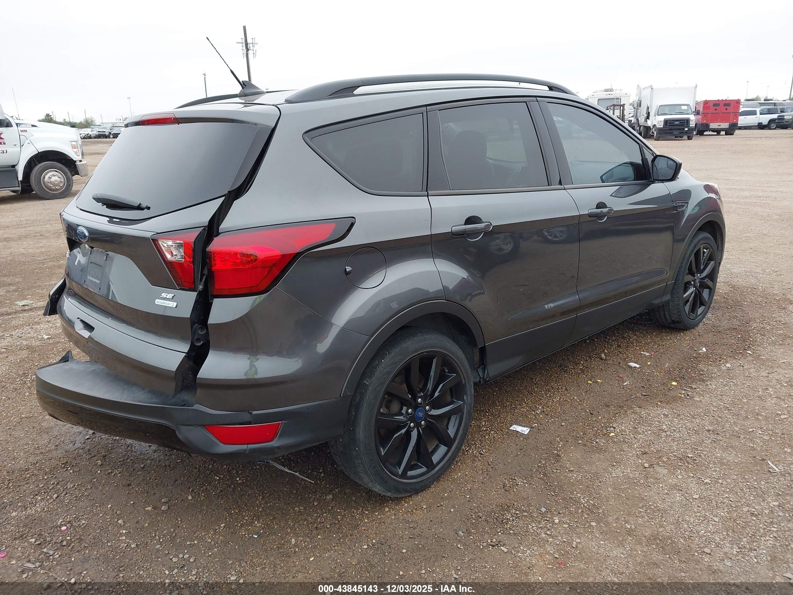 FORD ESCAPE image 4