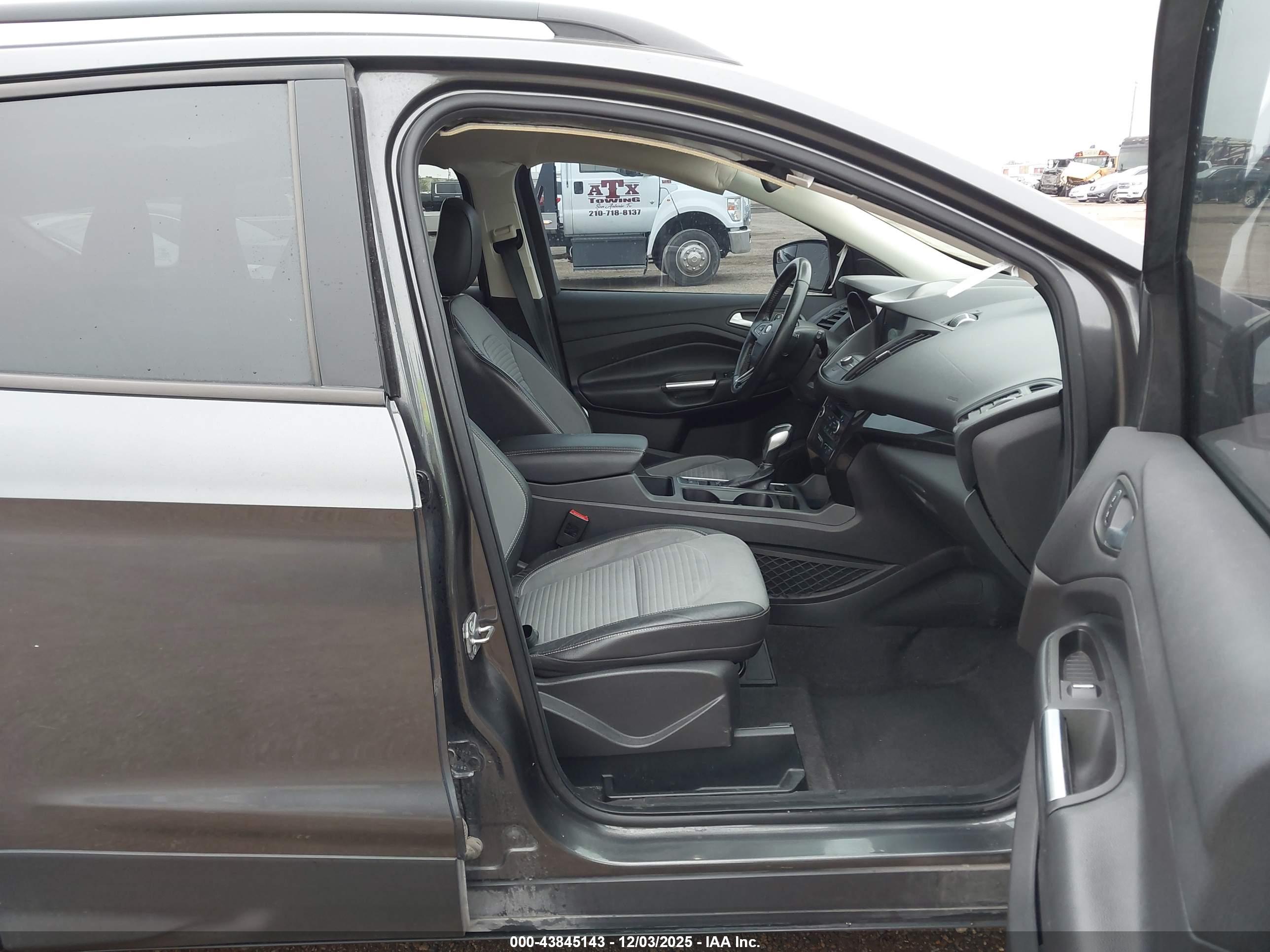 FORD ESCAPE image 5