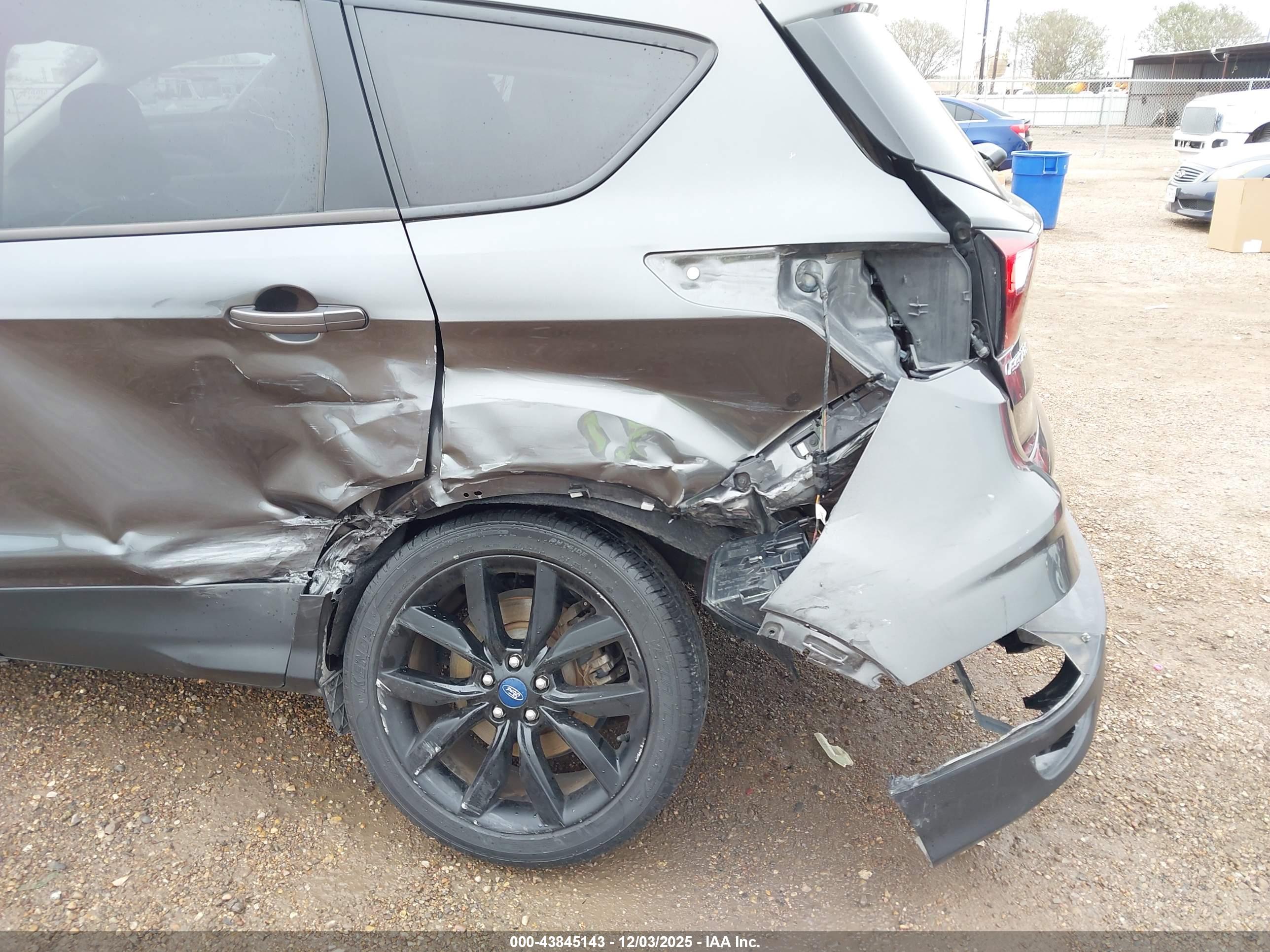 FORD ESCAPE image 6