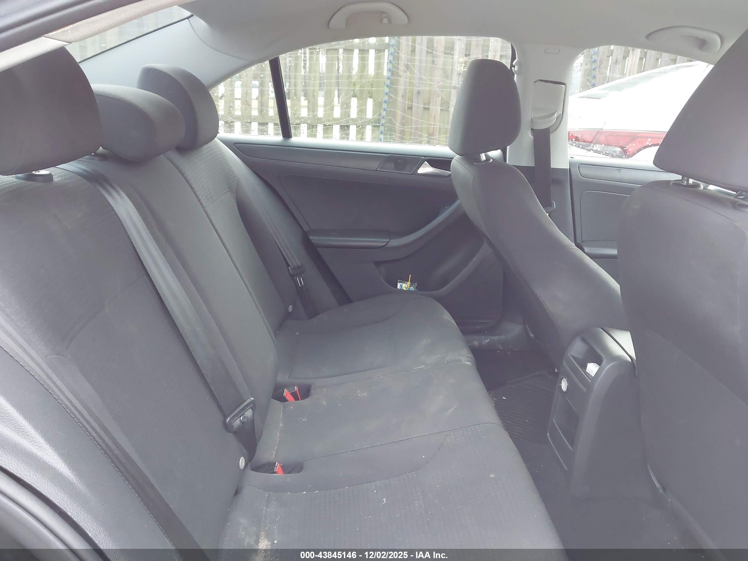 VOLKSWAGEN JETTA image 8