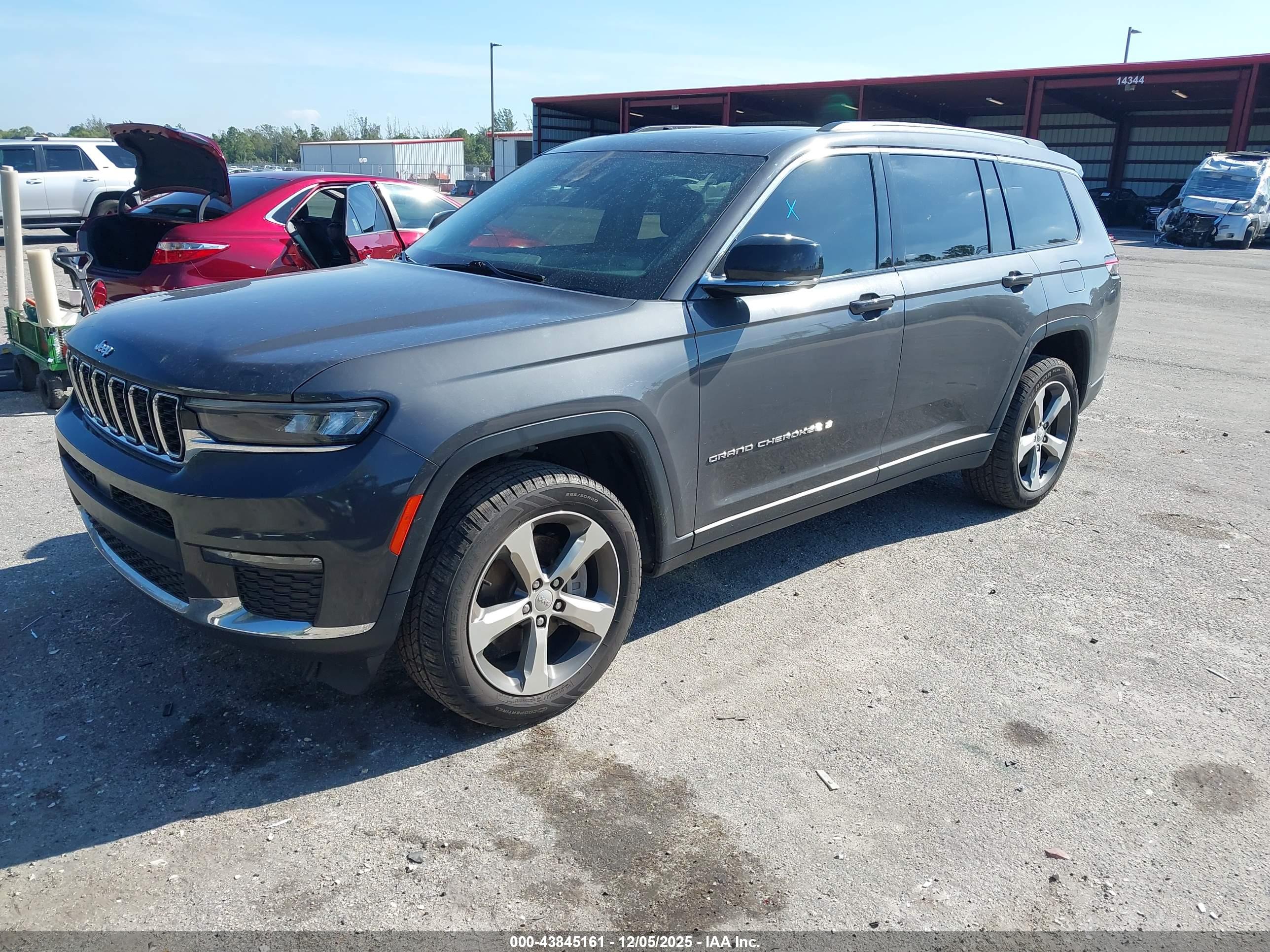 JEEP GRAND image 2