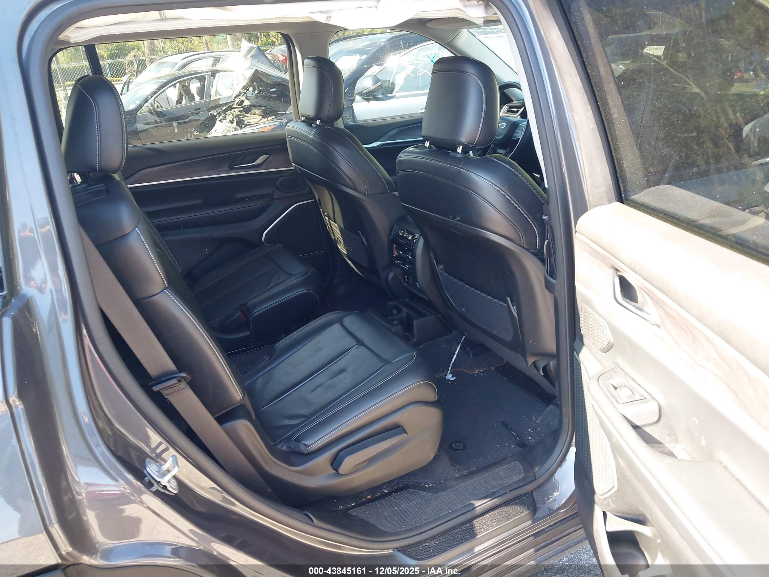 JEEP GRAND image 8