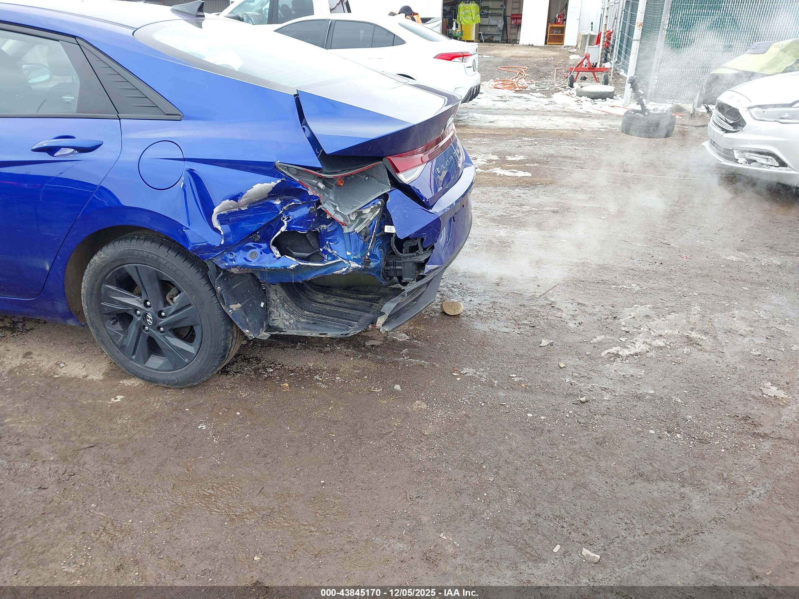 HYUNDAI ELANTRA image 6