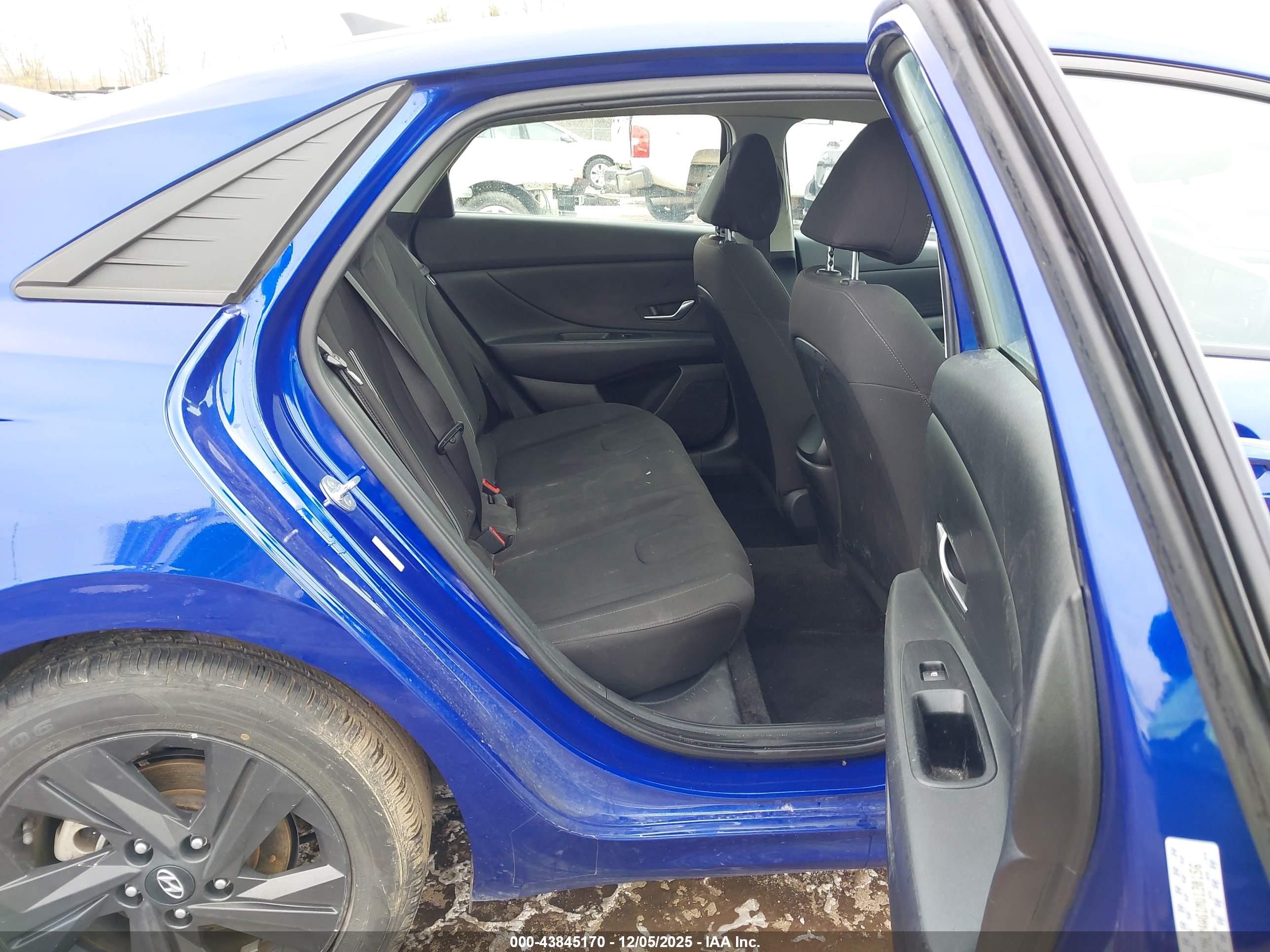 HYUNDAI ELANTRA image 8