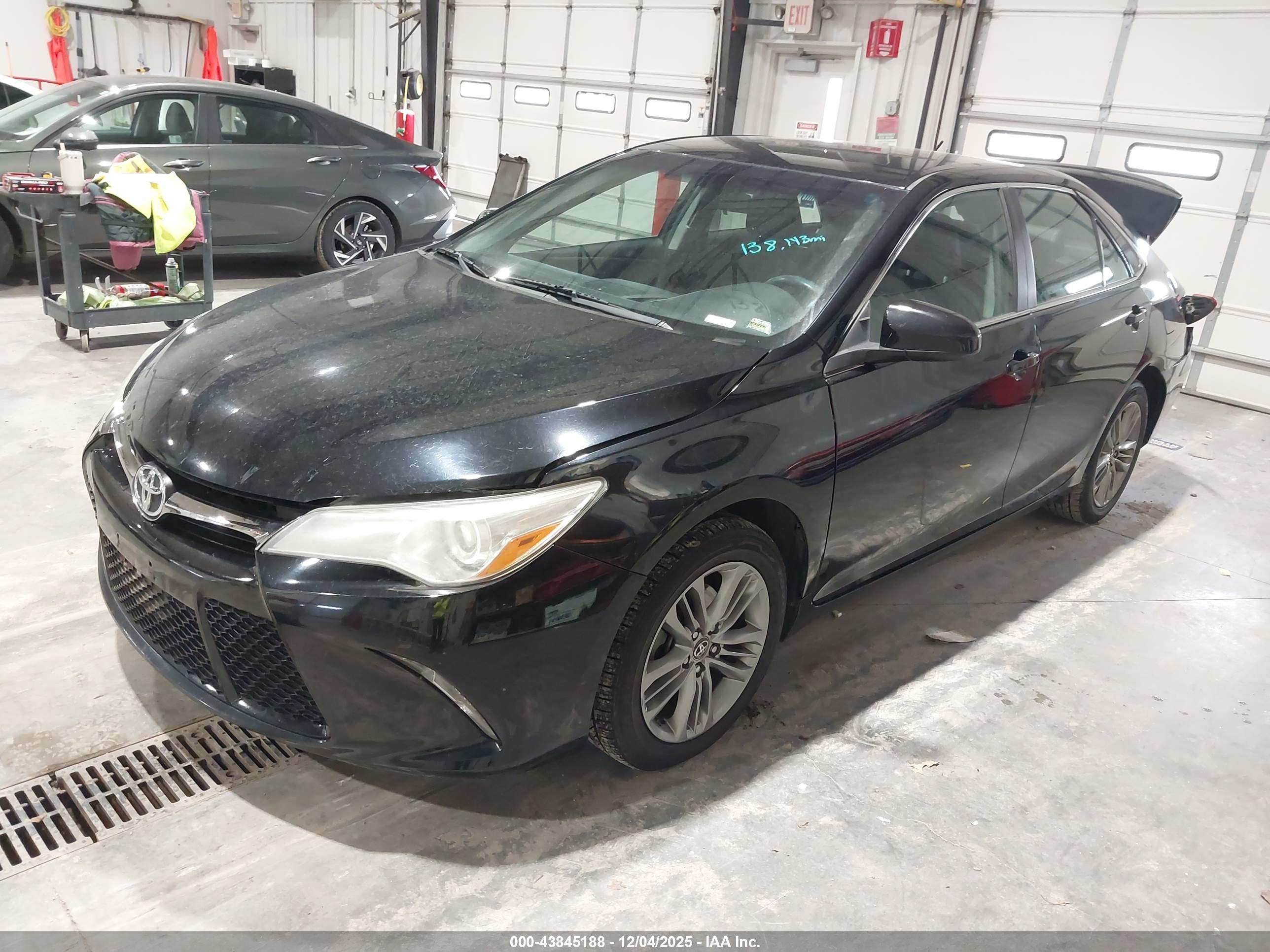 TOYOTA CAMRY image 2
