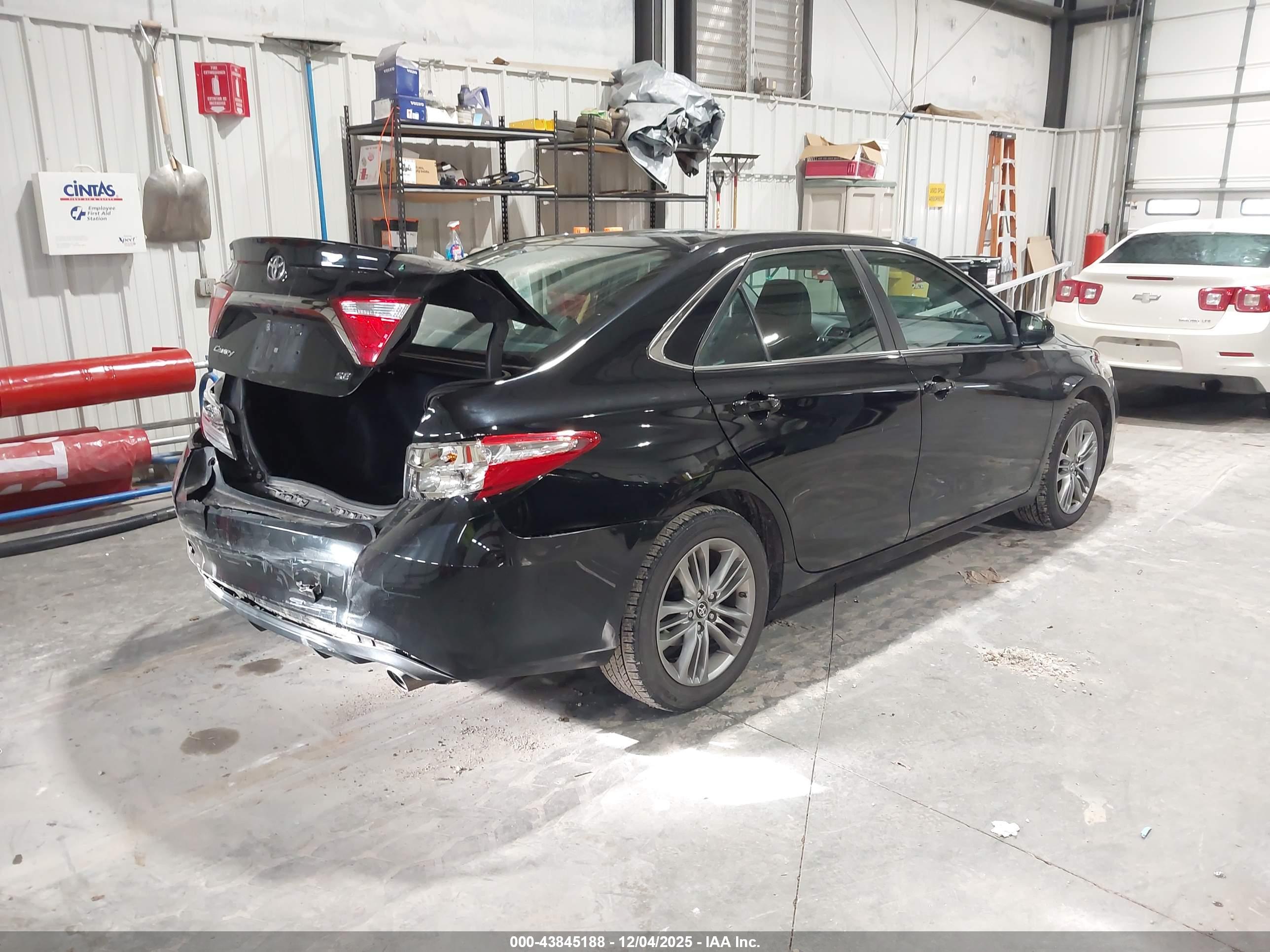 TOYOTA CAMRY image 4