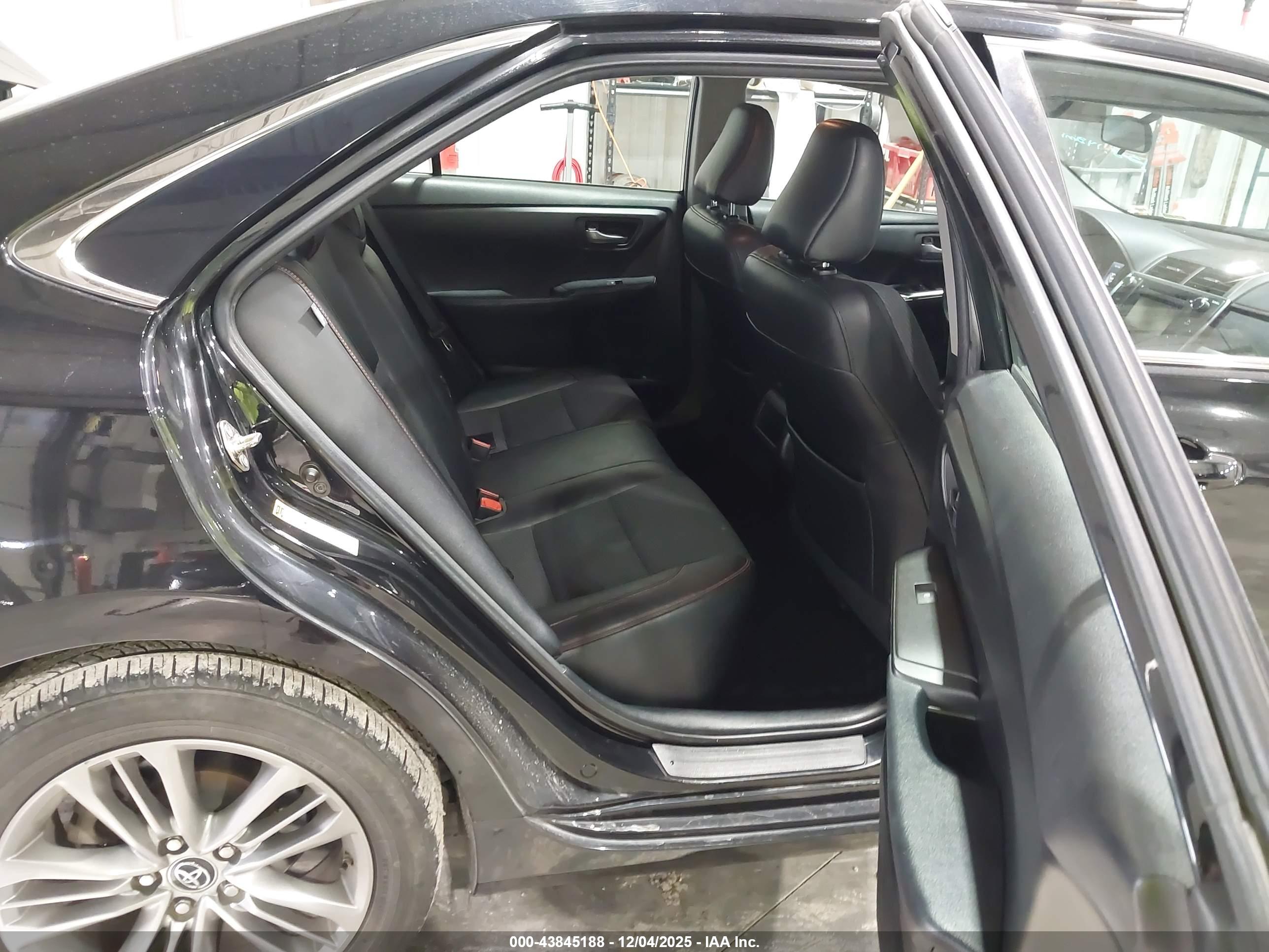 TOYOTA CAMRY image 8
