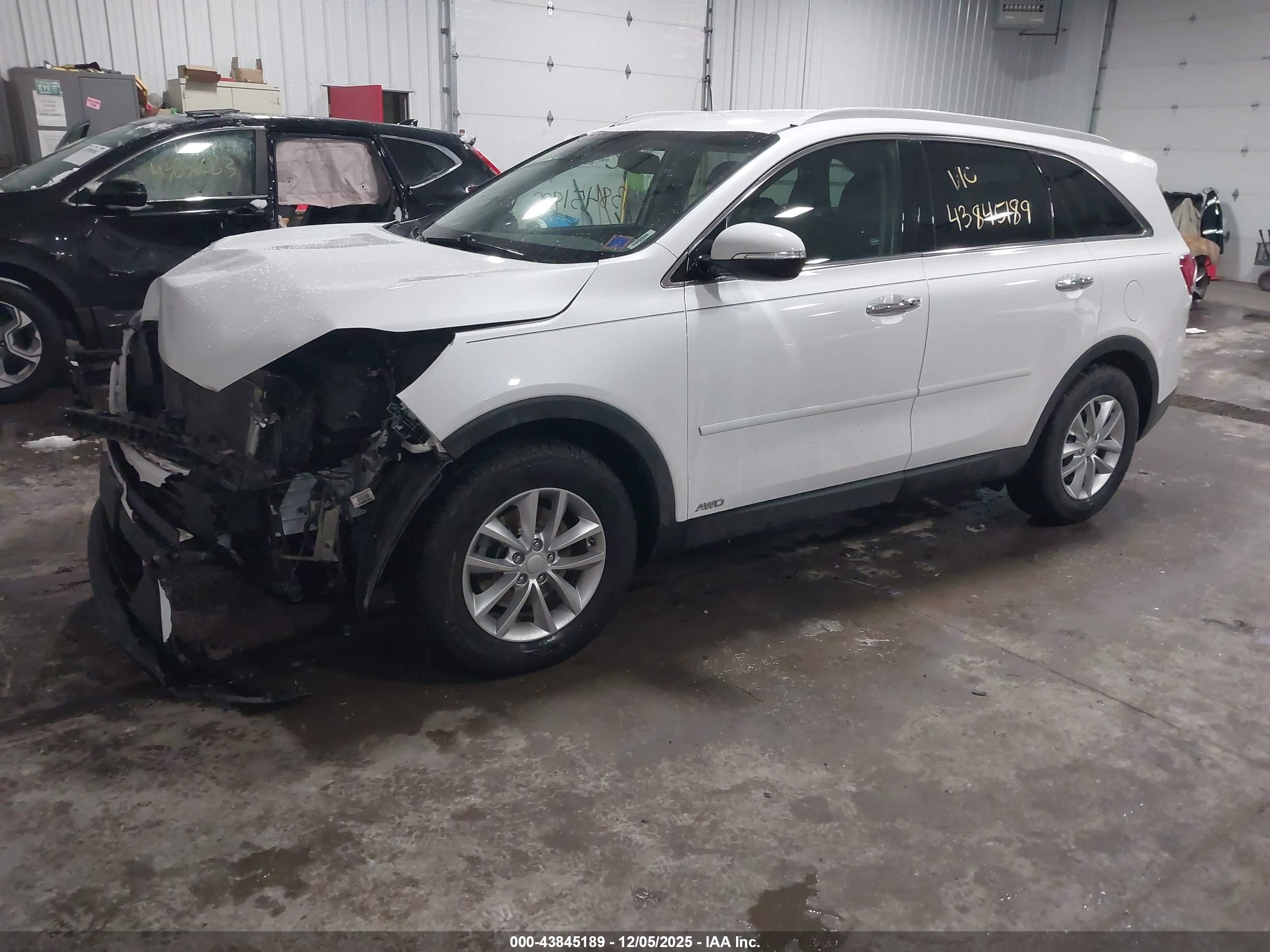 KIA SORENTO image 2