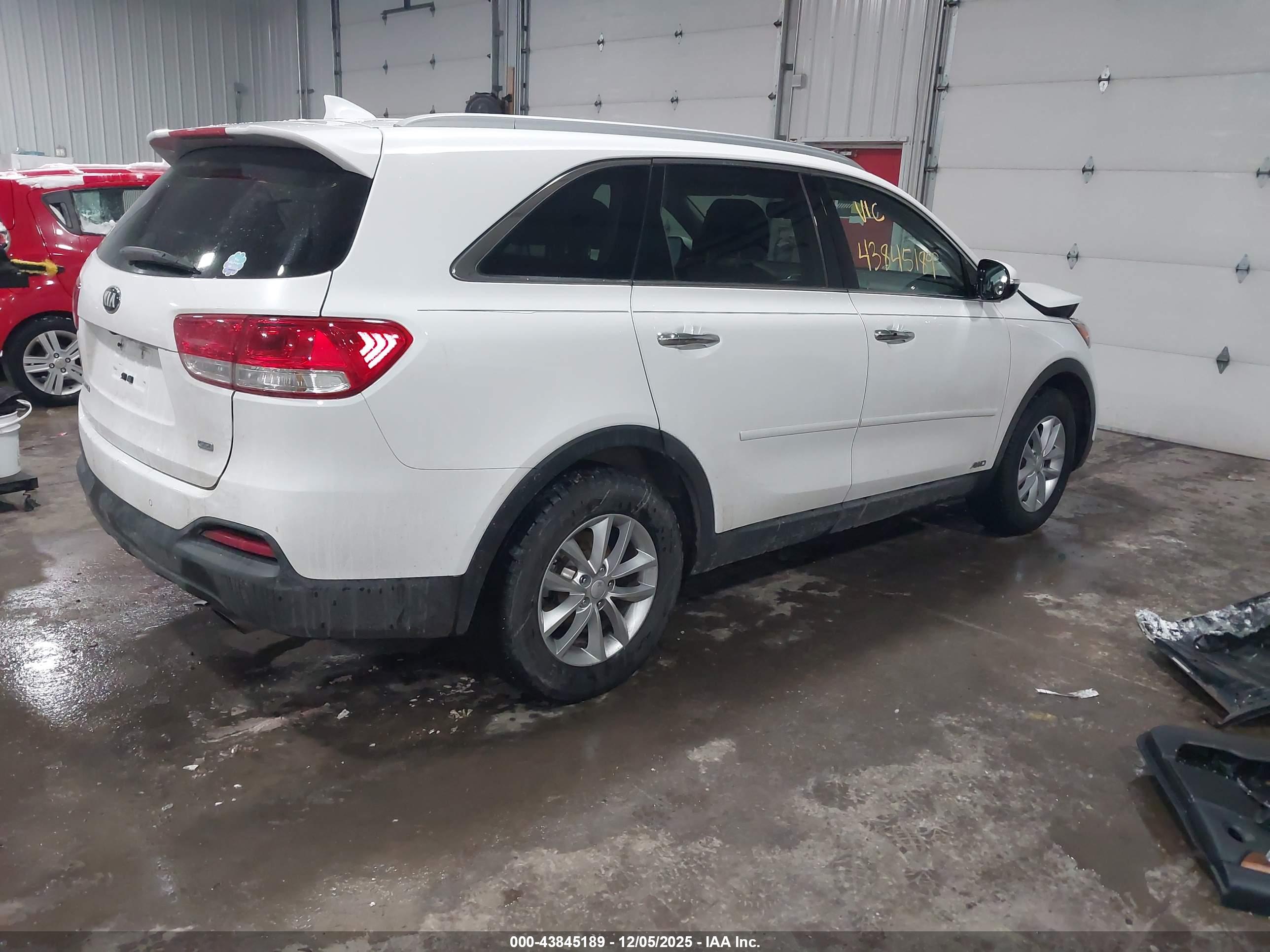 KIA SORENTO image 4