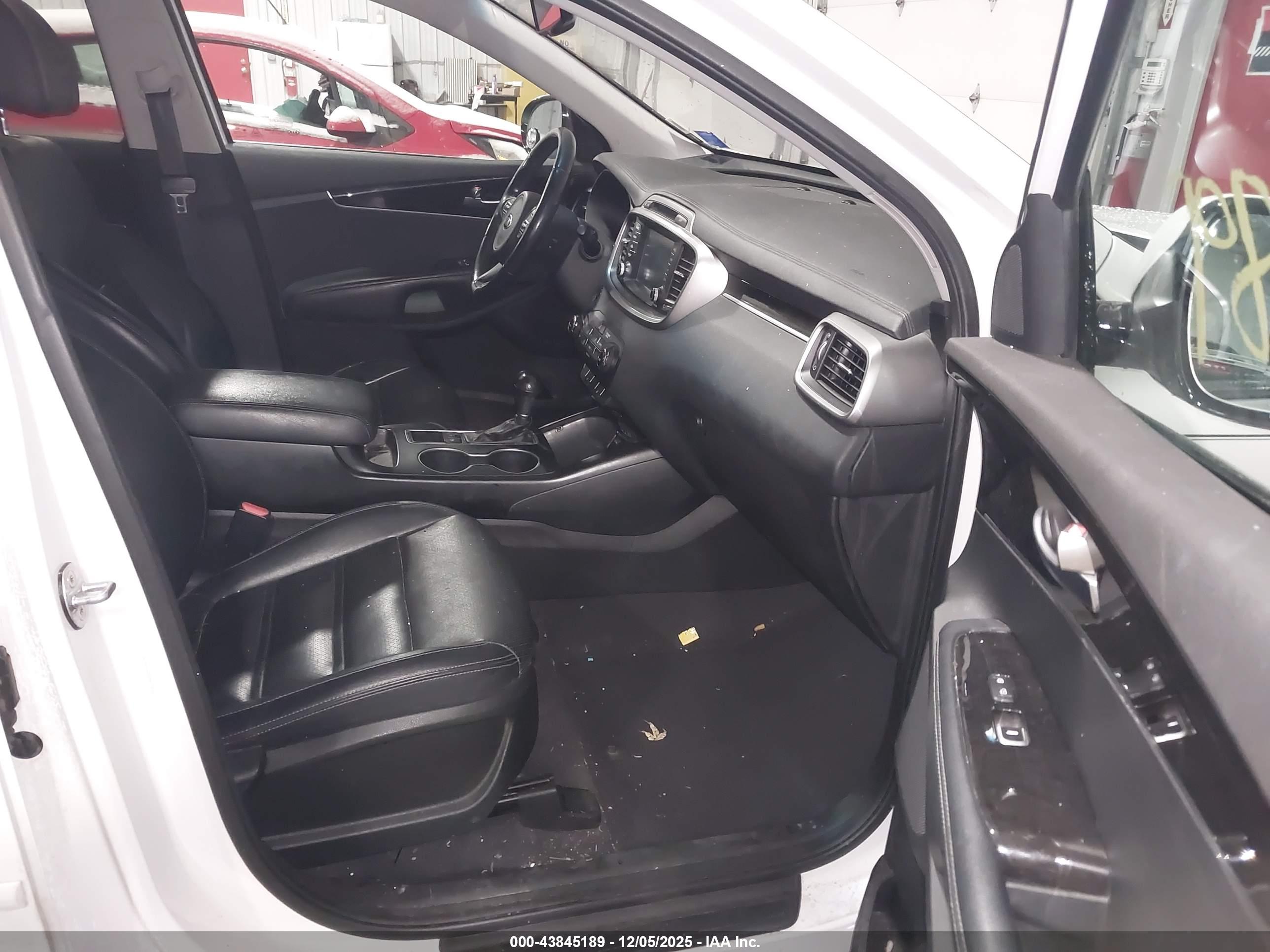 KIA SORENTO image 5