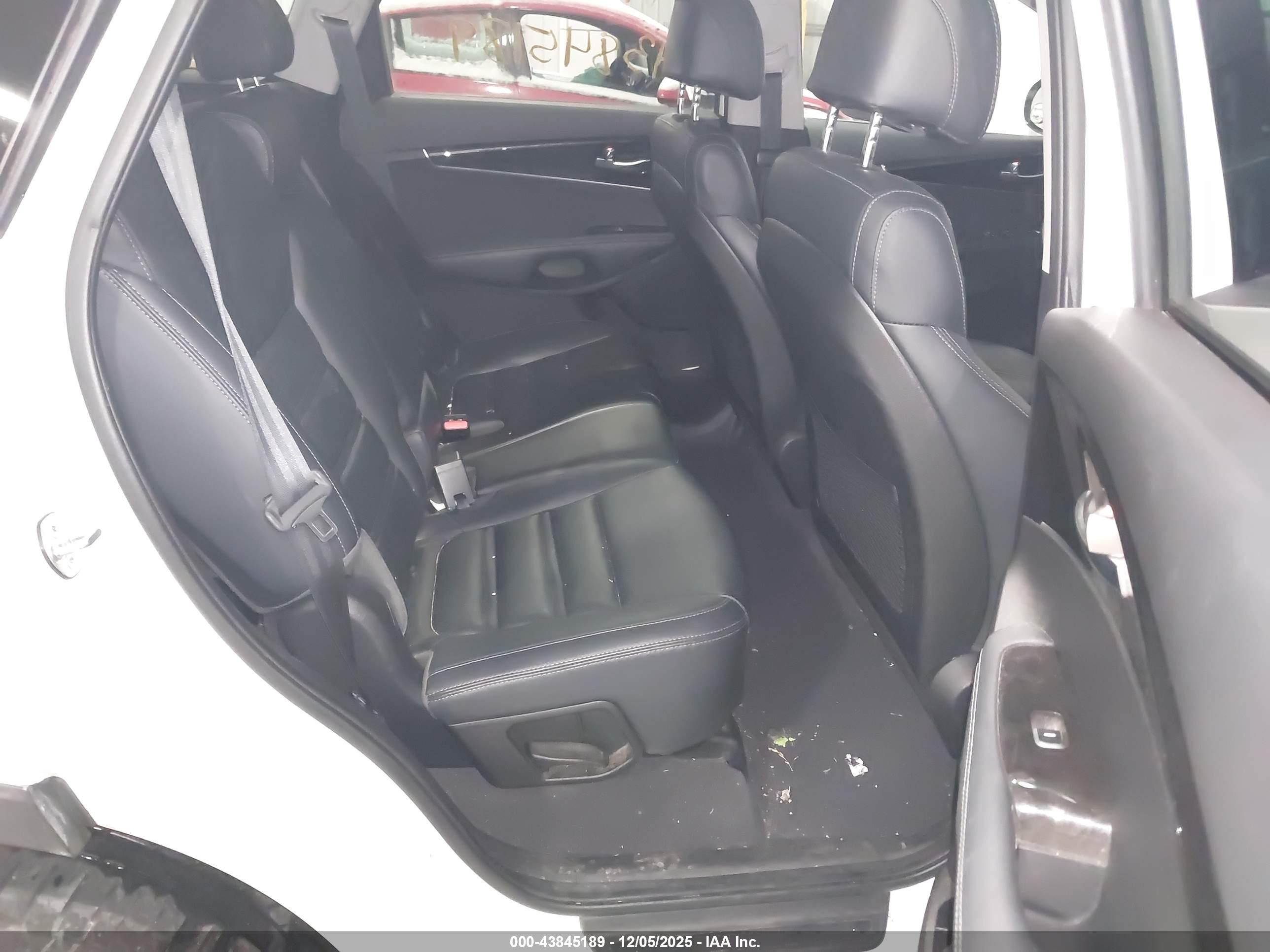 KIA SORENTO image 8