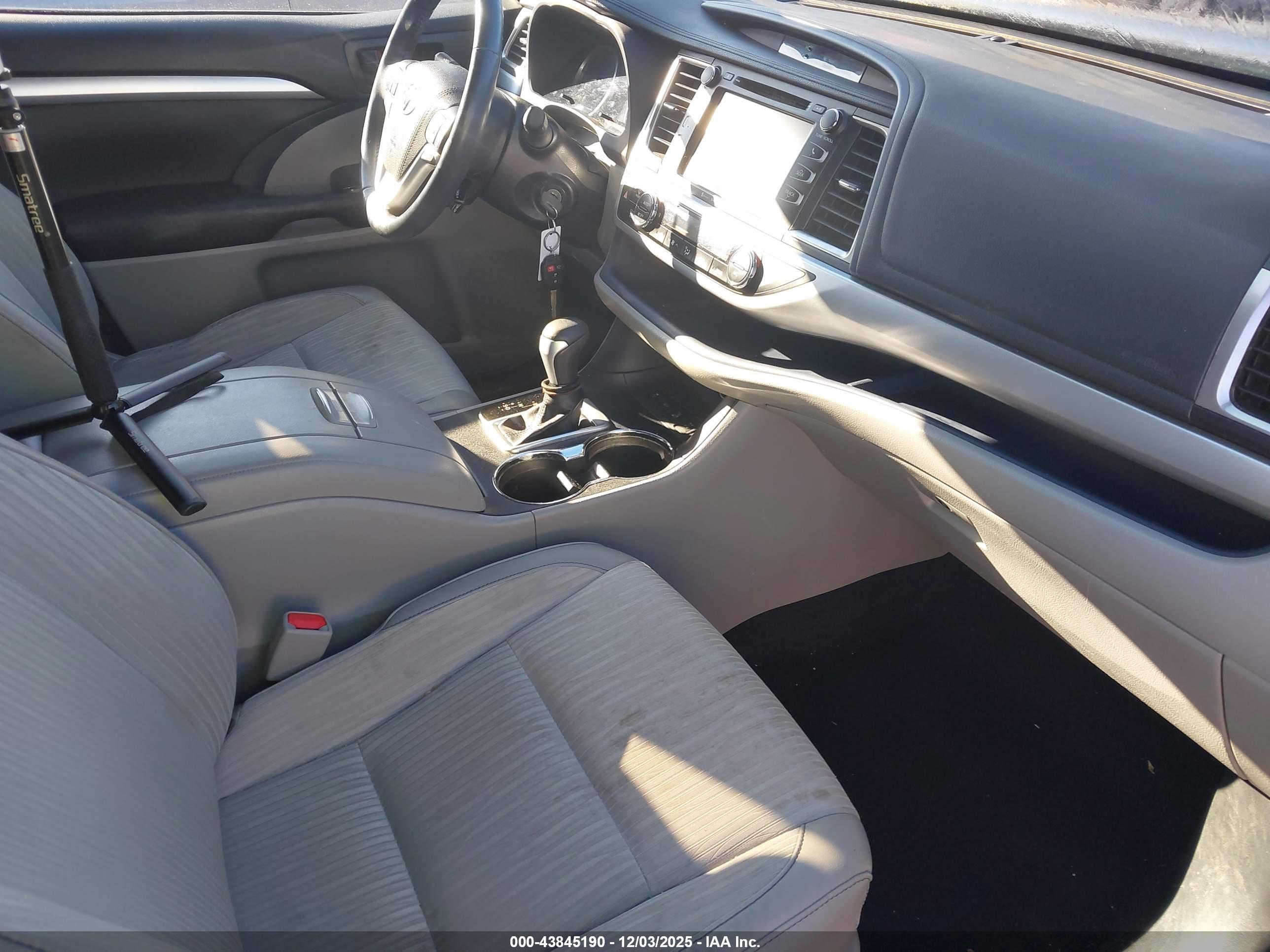 TOYOTA HIGHLANDER image 5
