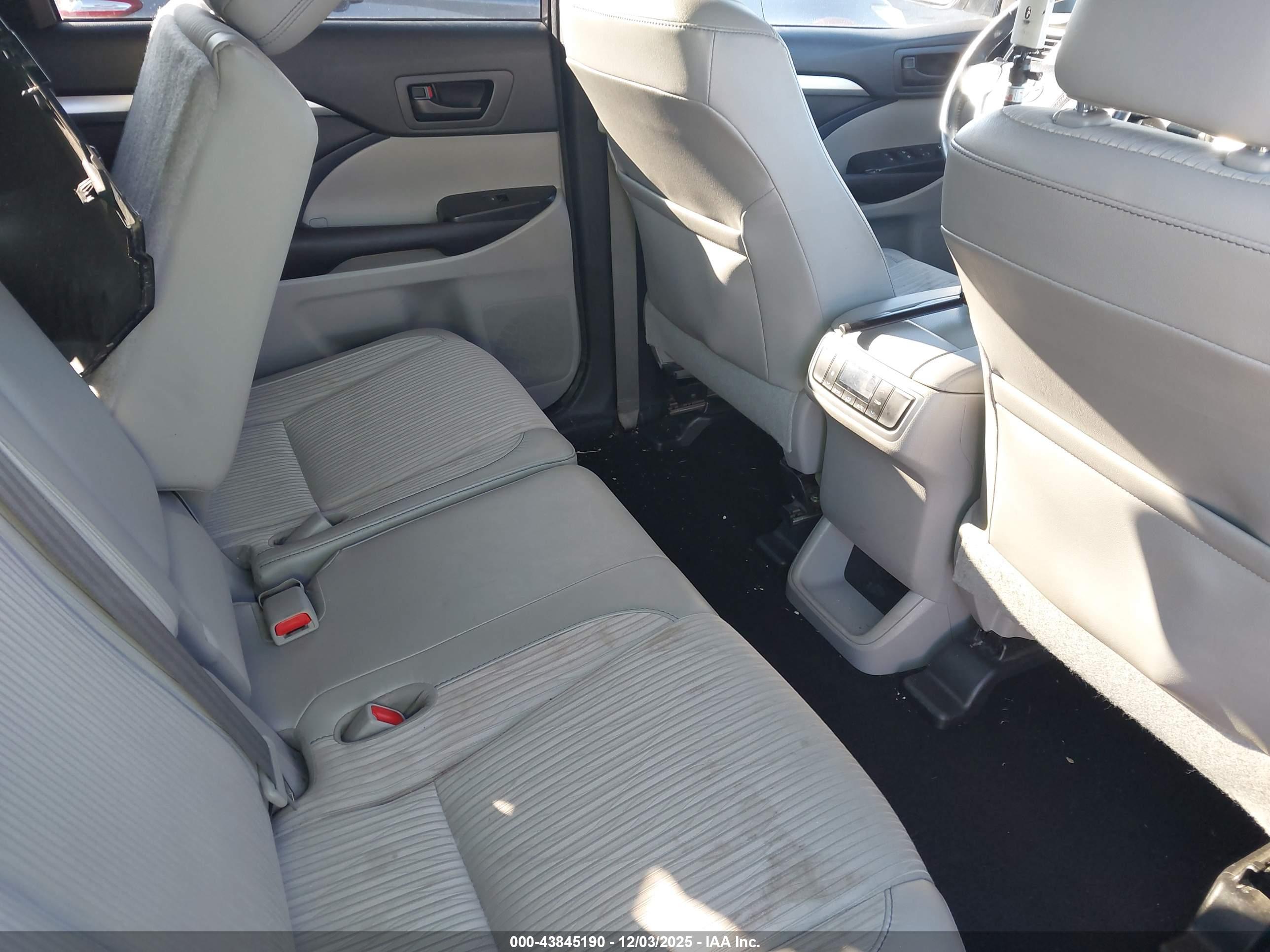 TOYOTA HIGHLANDER image 8
