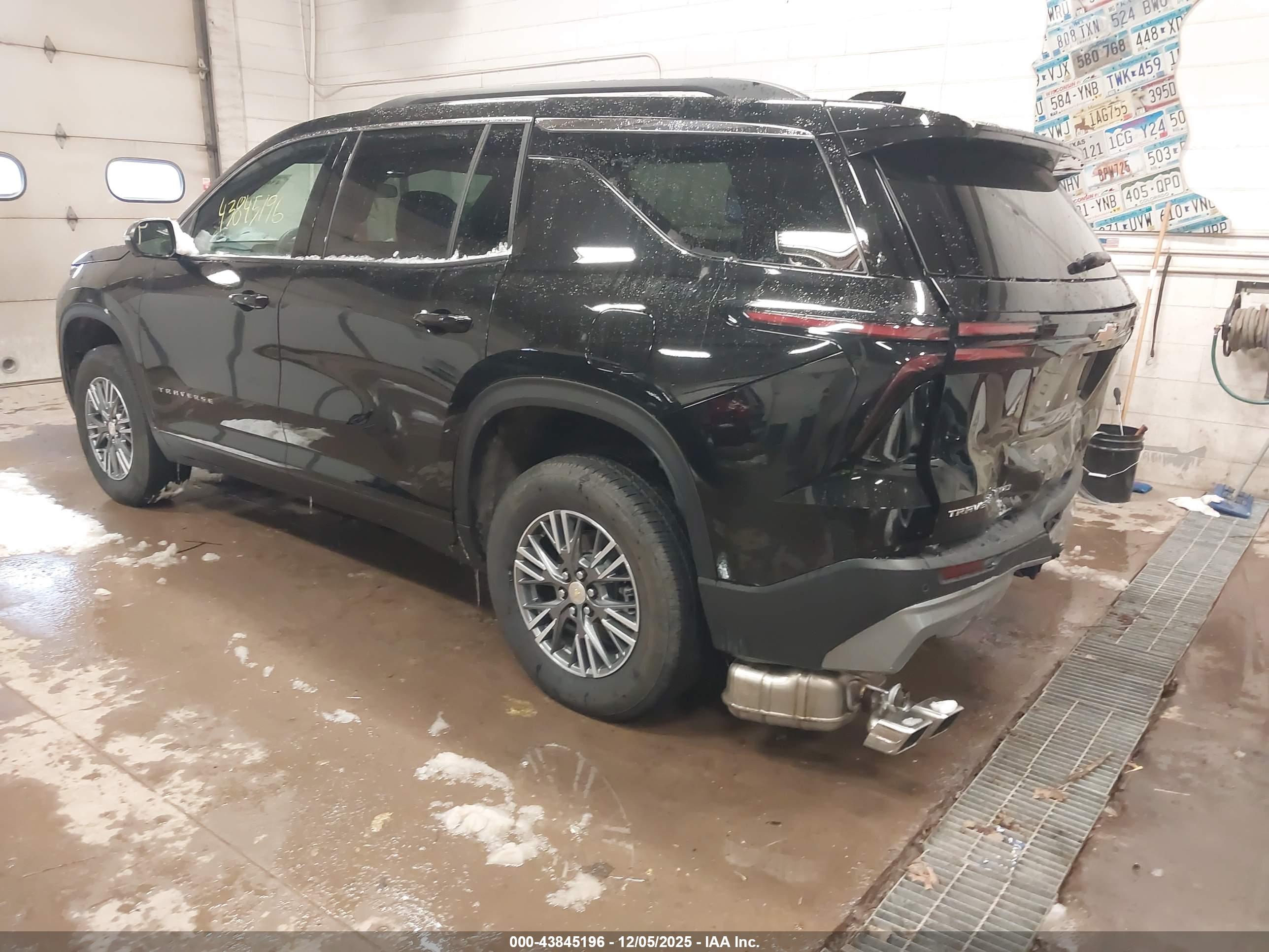 CHEVROLET TRAVERSE image 3