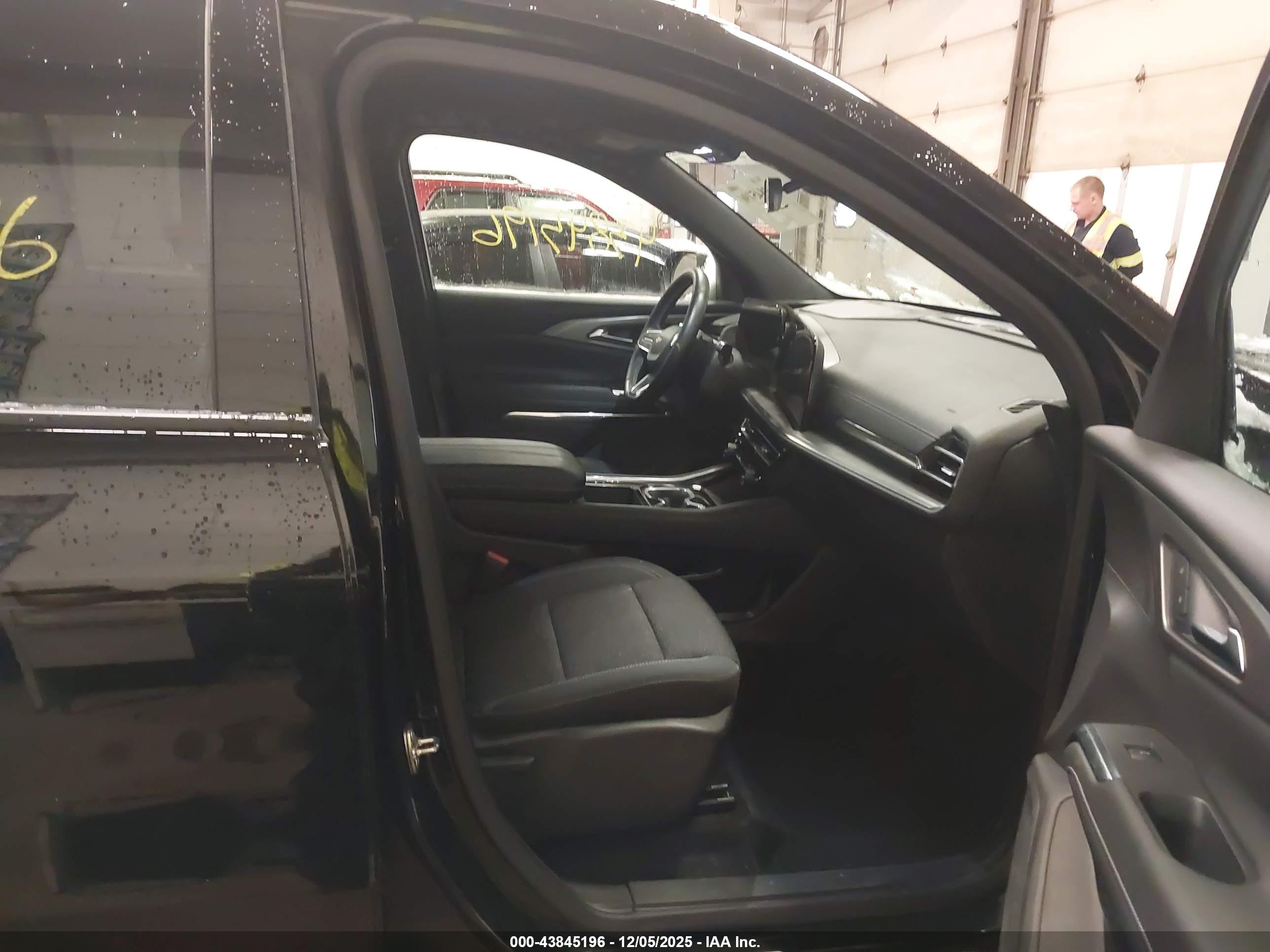 CHEVROLET TRAVERSE image 5