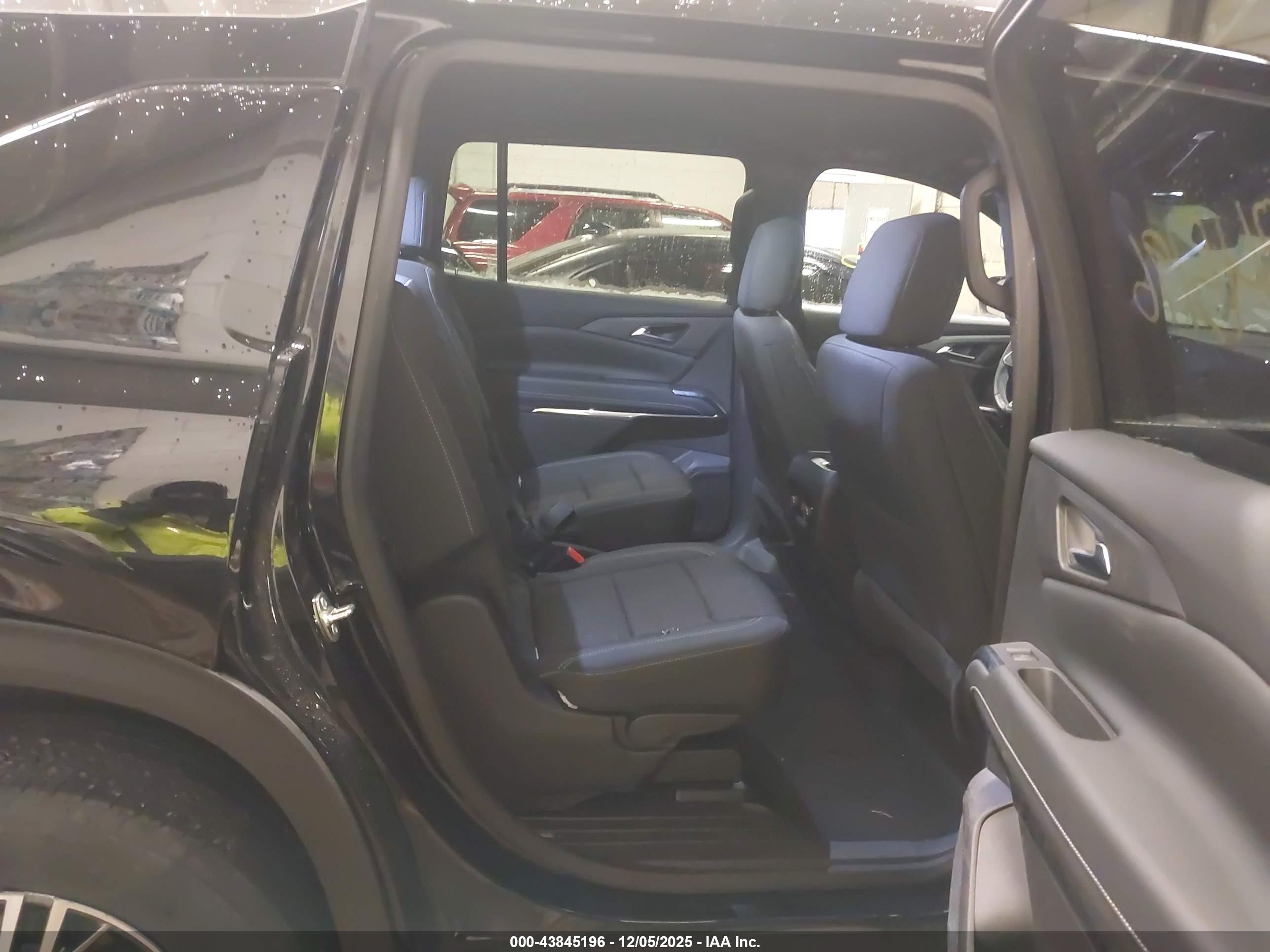 CHEVROLET TRAVERSE image 8