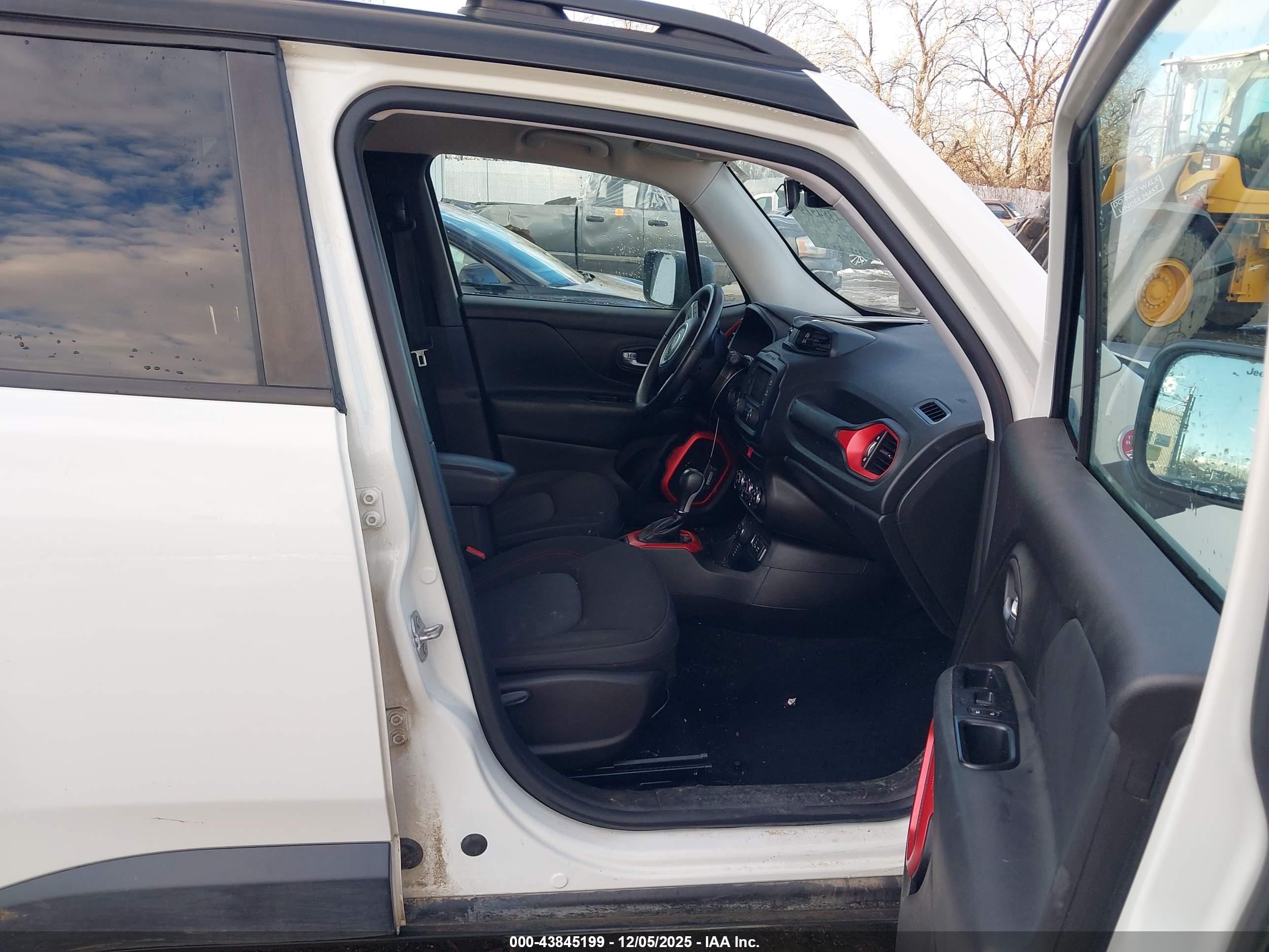 JEEP RENEGADE image 5