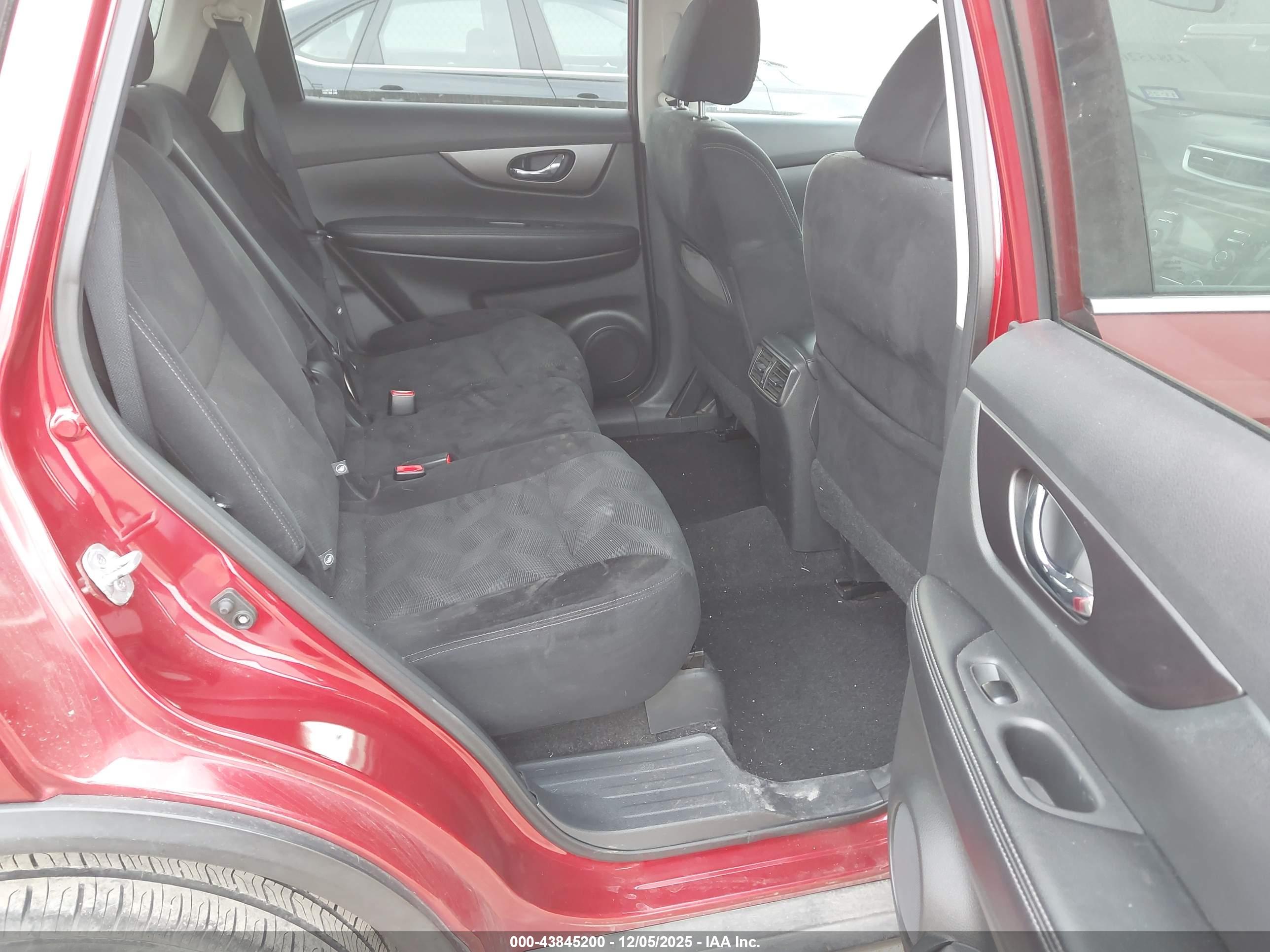 NISSAN ROGUE image 8