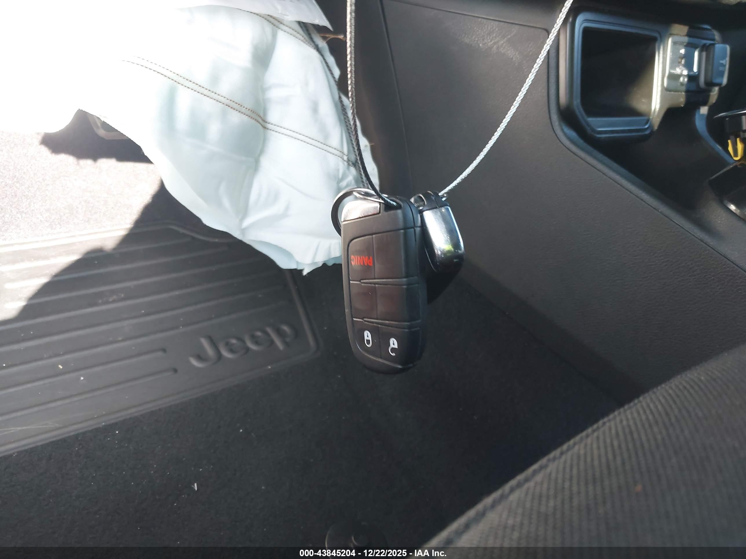 JEEP RENEGADE image 11