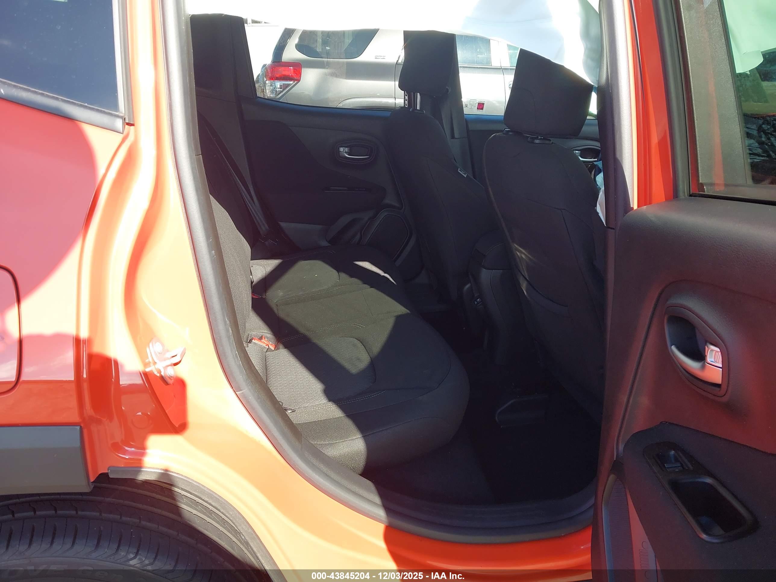 JEEP RENEGADE image 8