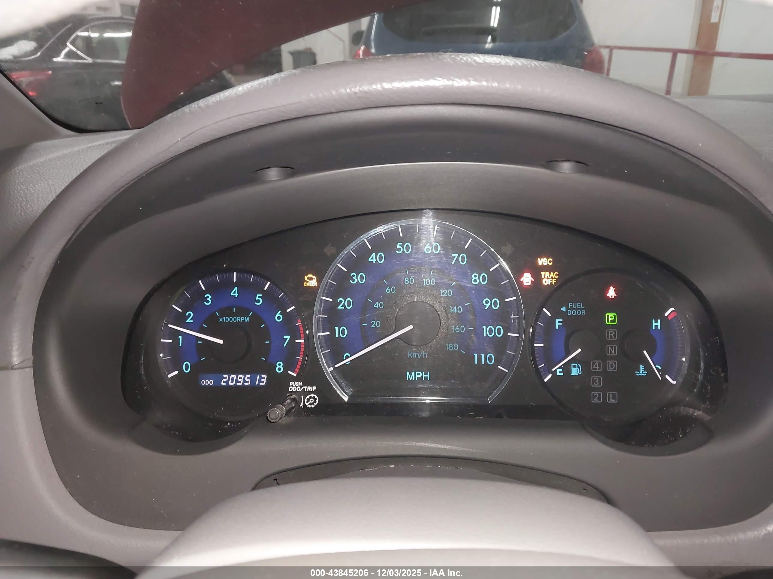 TOYOTA SIENNA image 7