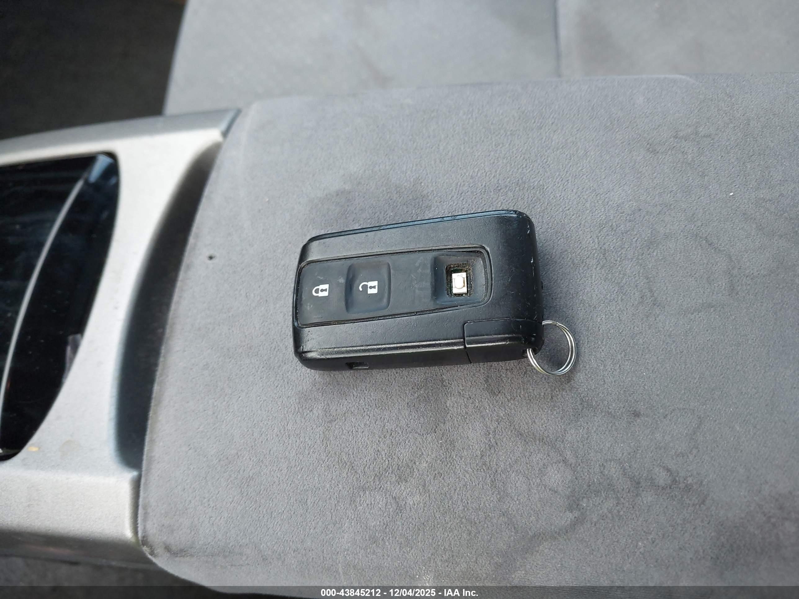 TOYOTA PRIUS image 11
