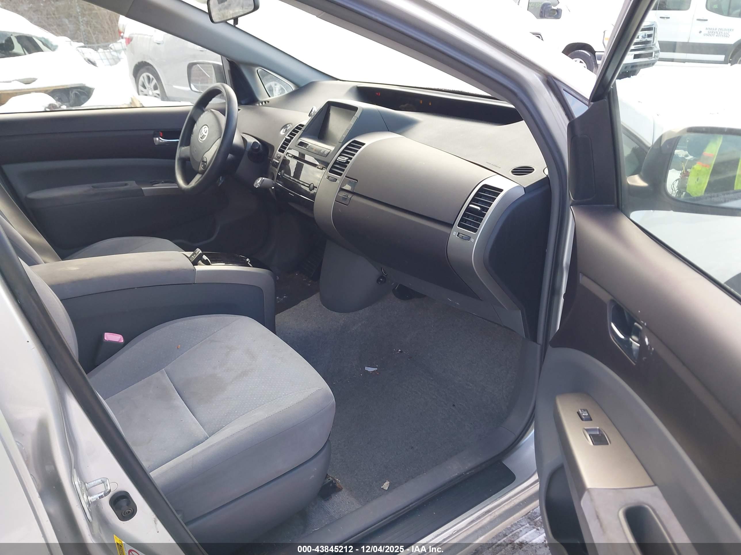 TOYOTA PRIUS image 5