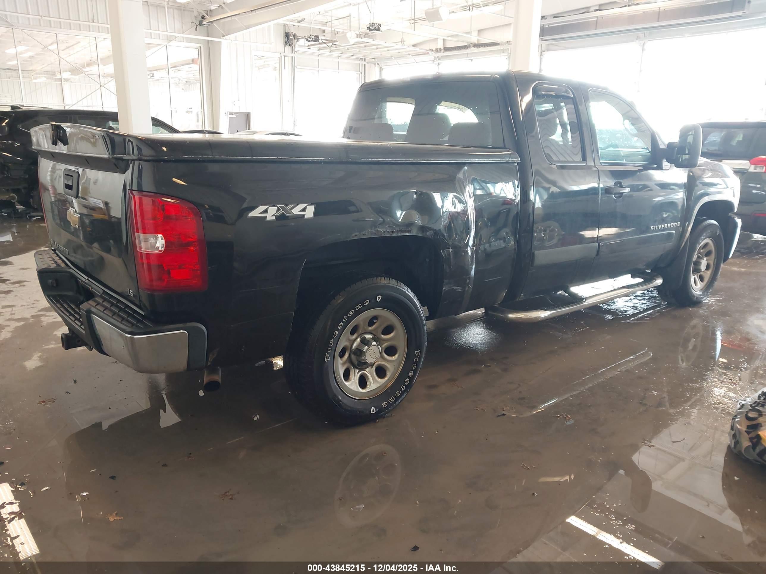 CHEVROLET SILVERADO image 4