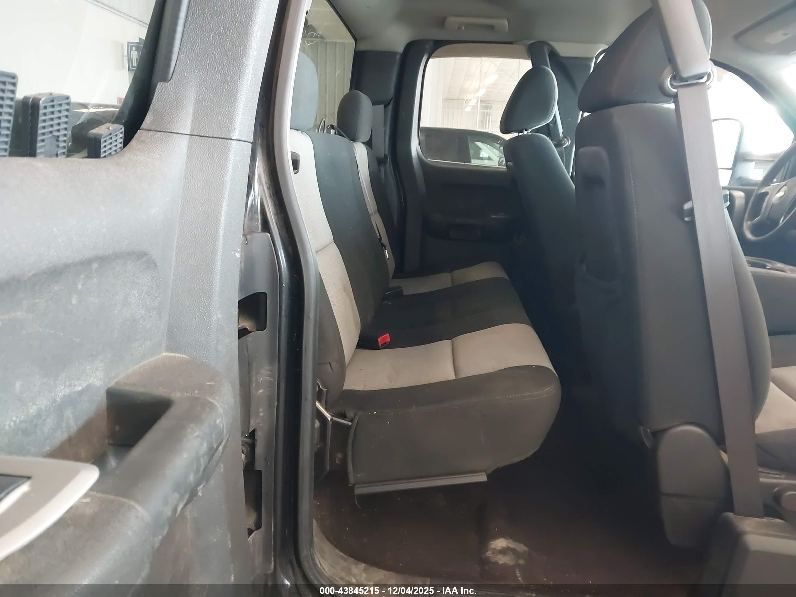CHEVROLET SILVERADO image 8