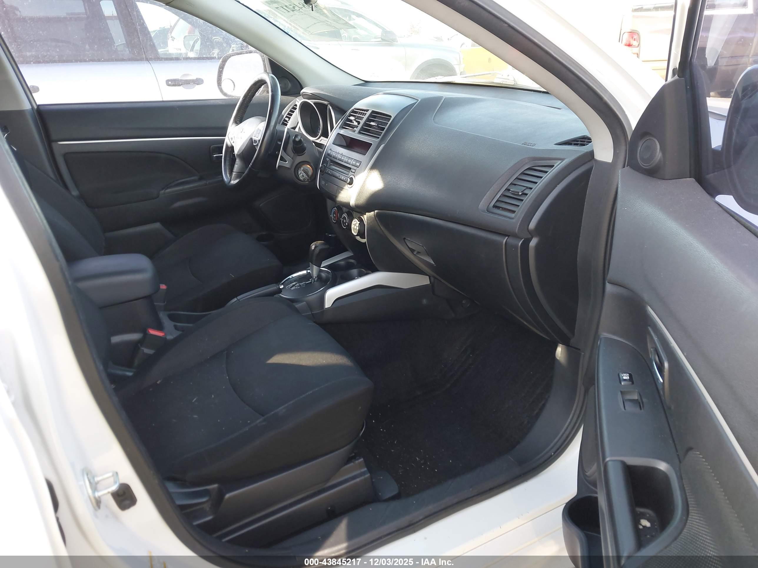 MITSUBISHI OUTLANDER image 5