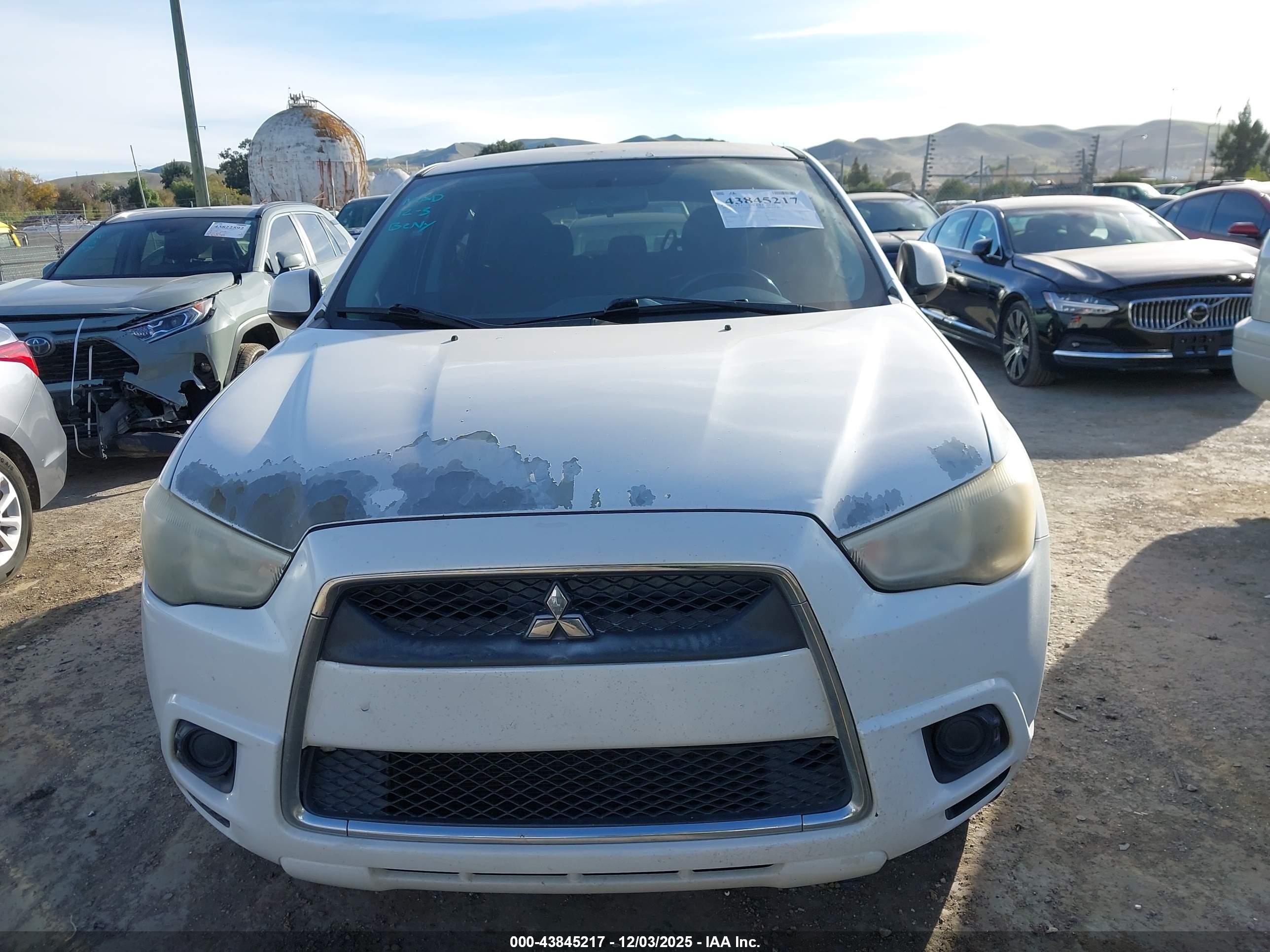 MITSUBISHI OUTLANDER image 6