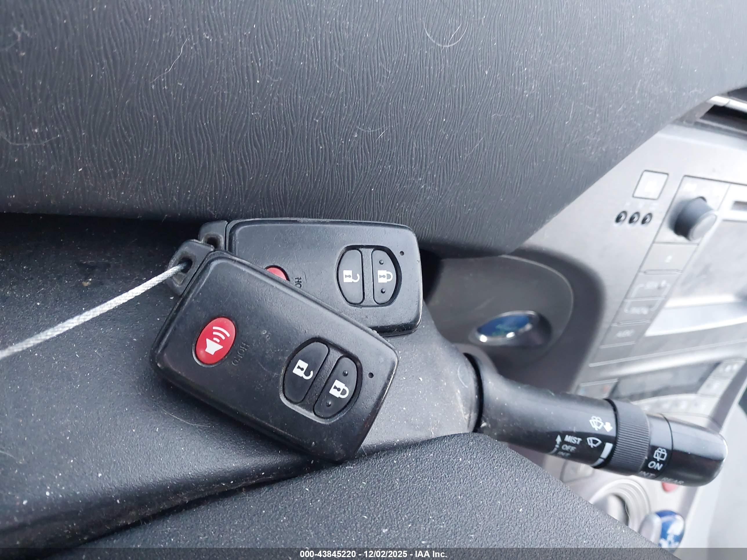TOYOTA PRIUS image 11