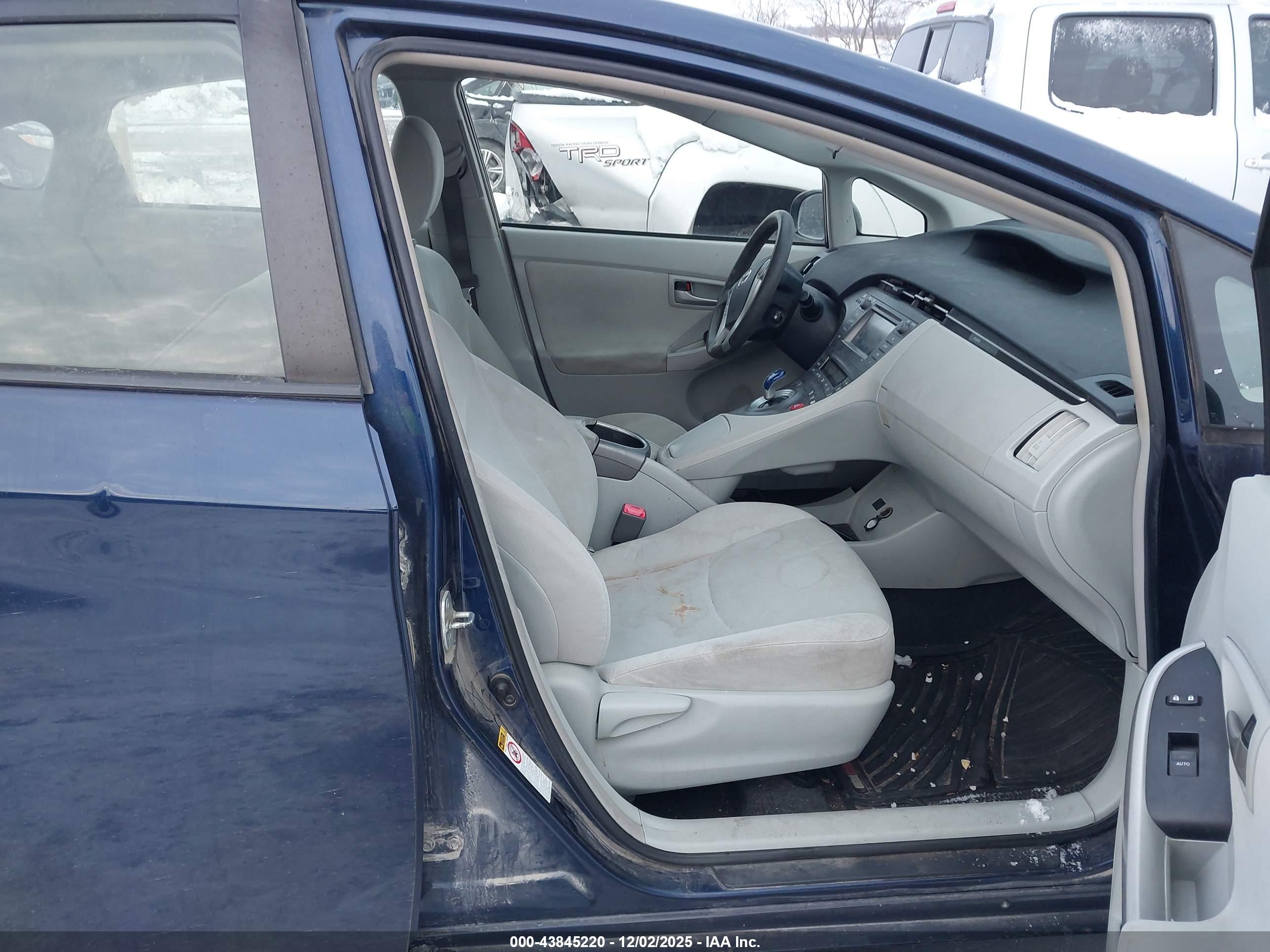 TOYOTA PRIUS image 5