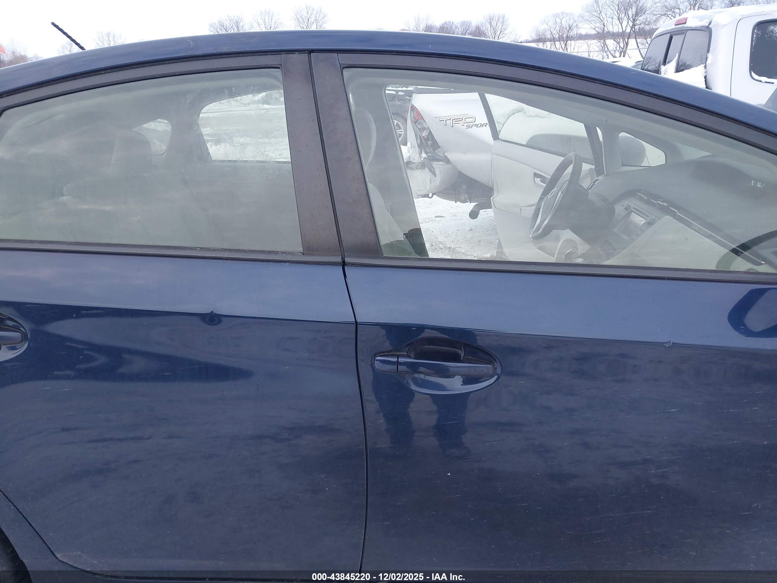 TOYOTA PRIUS image 6