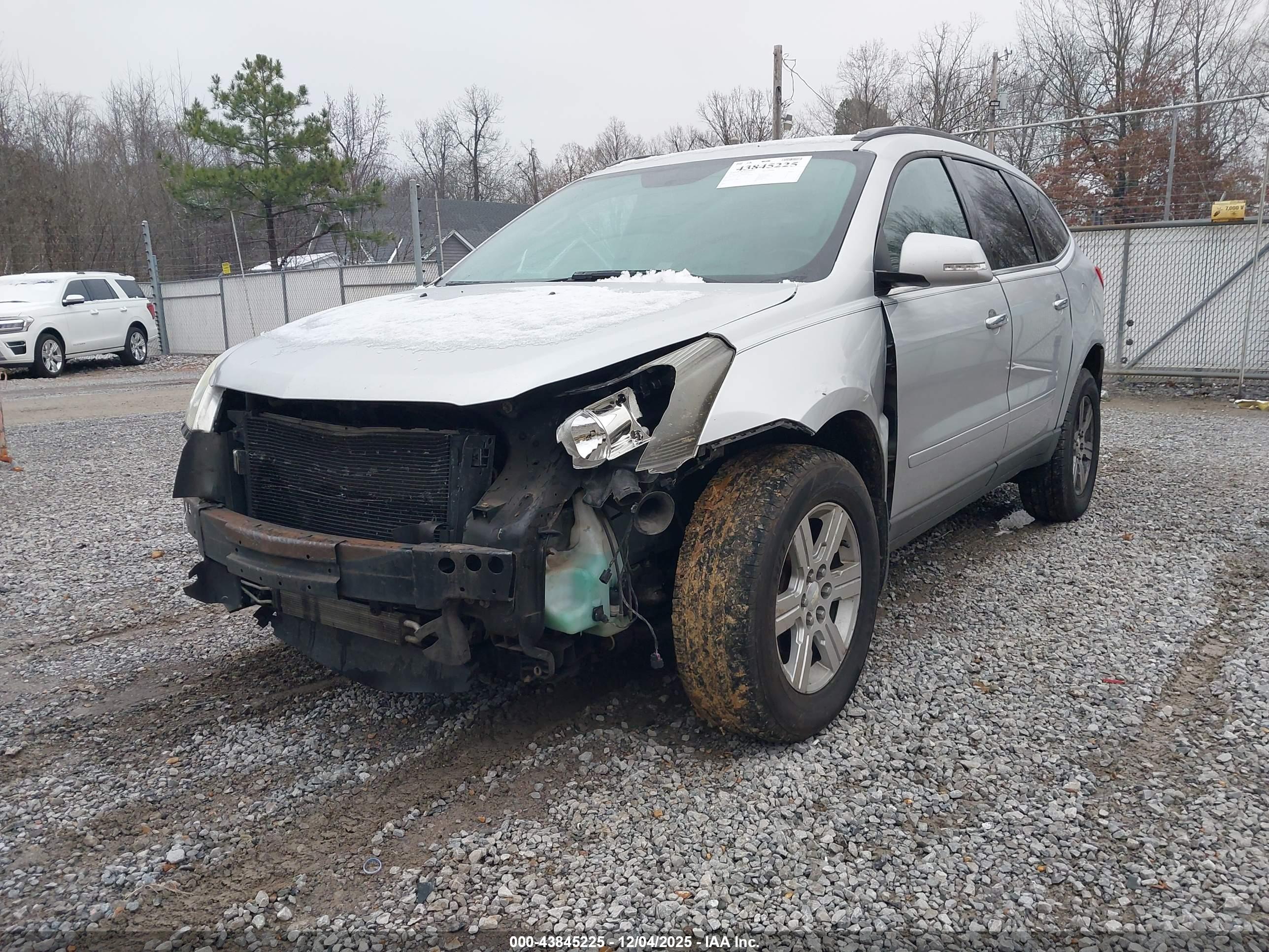 CHEVROLET TRAVERSE image 2