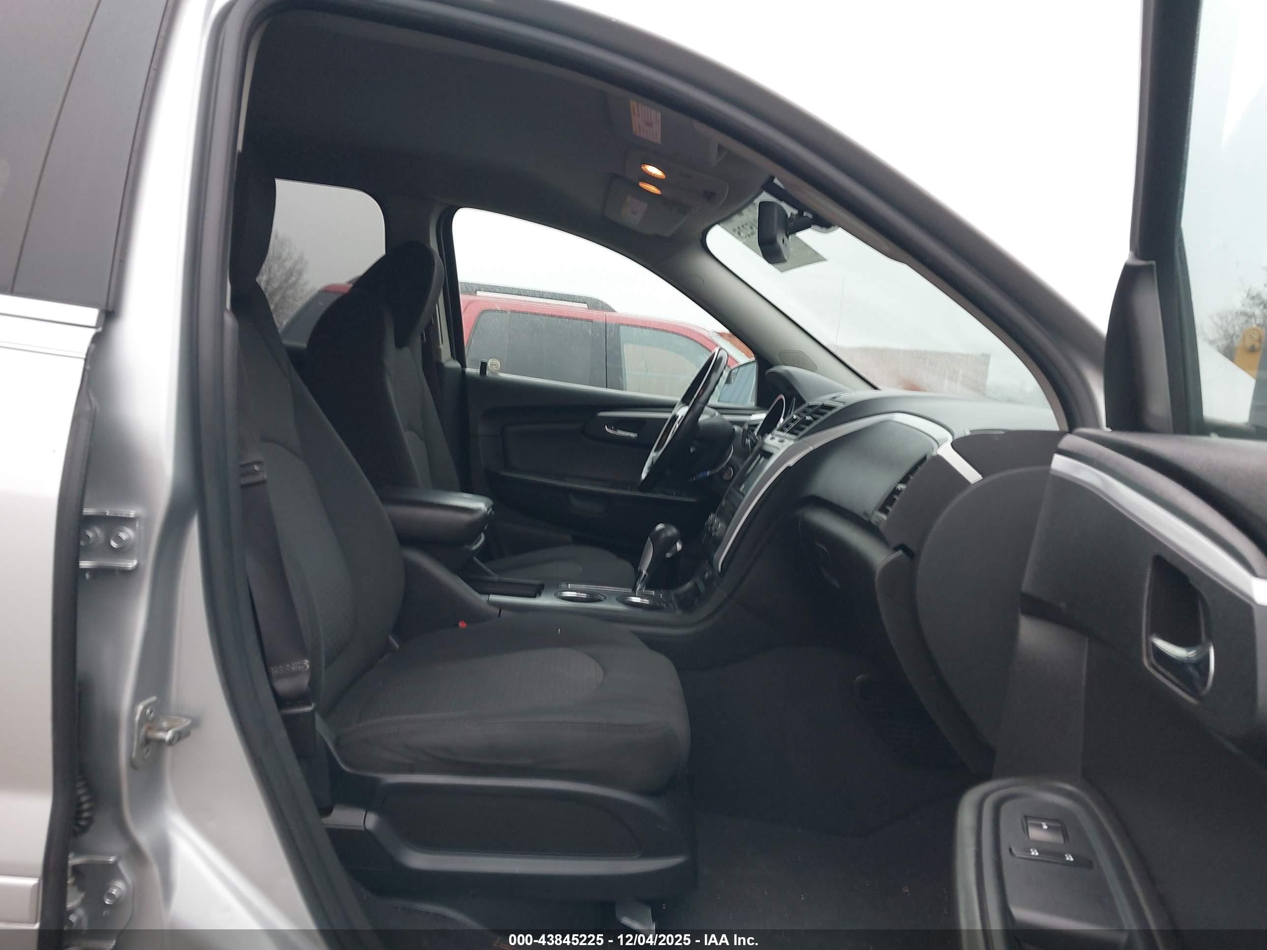 CHEVROLET TRAVERSE image 5