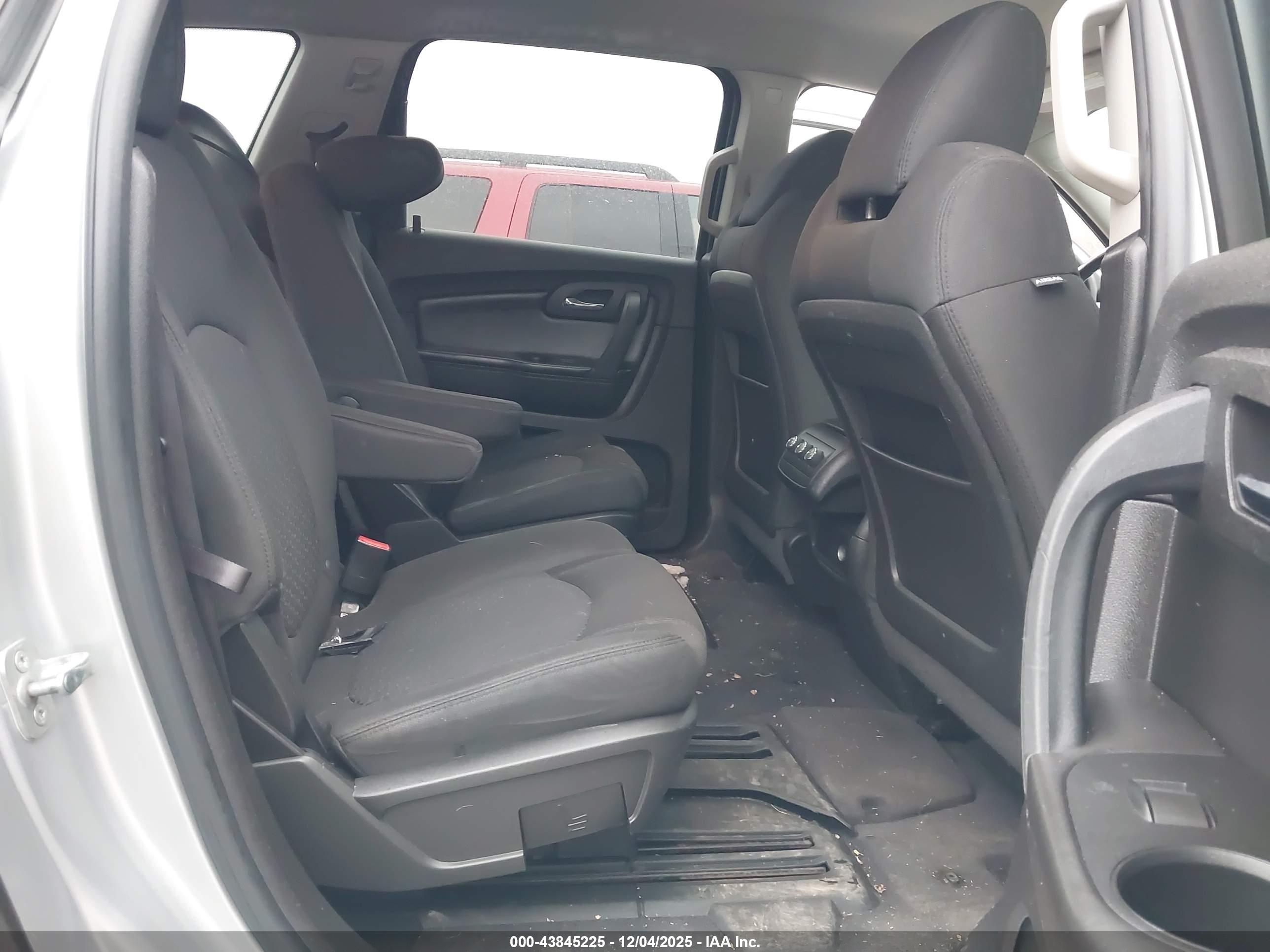 CHEVROLET TRAVERSE image 8