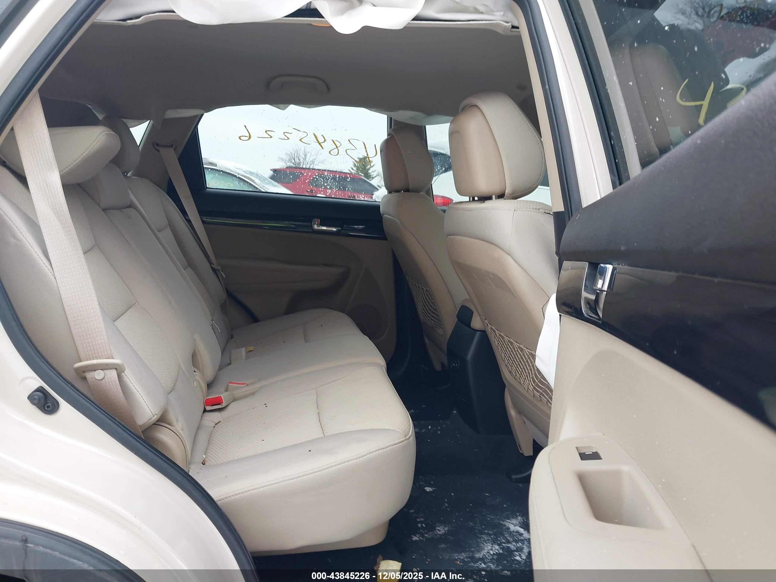 KIA SORENTO image 8